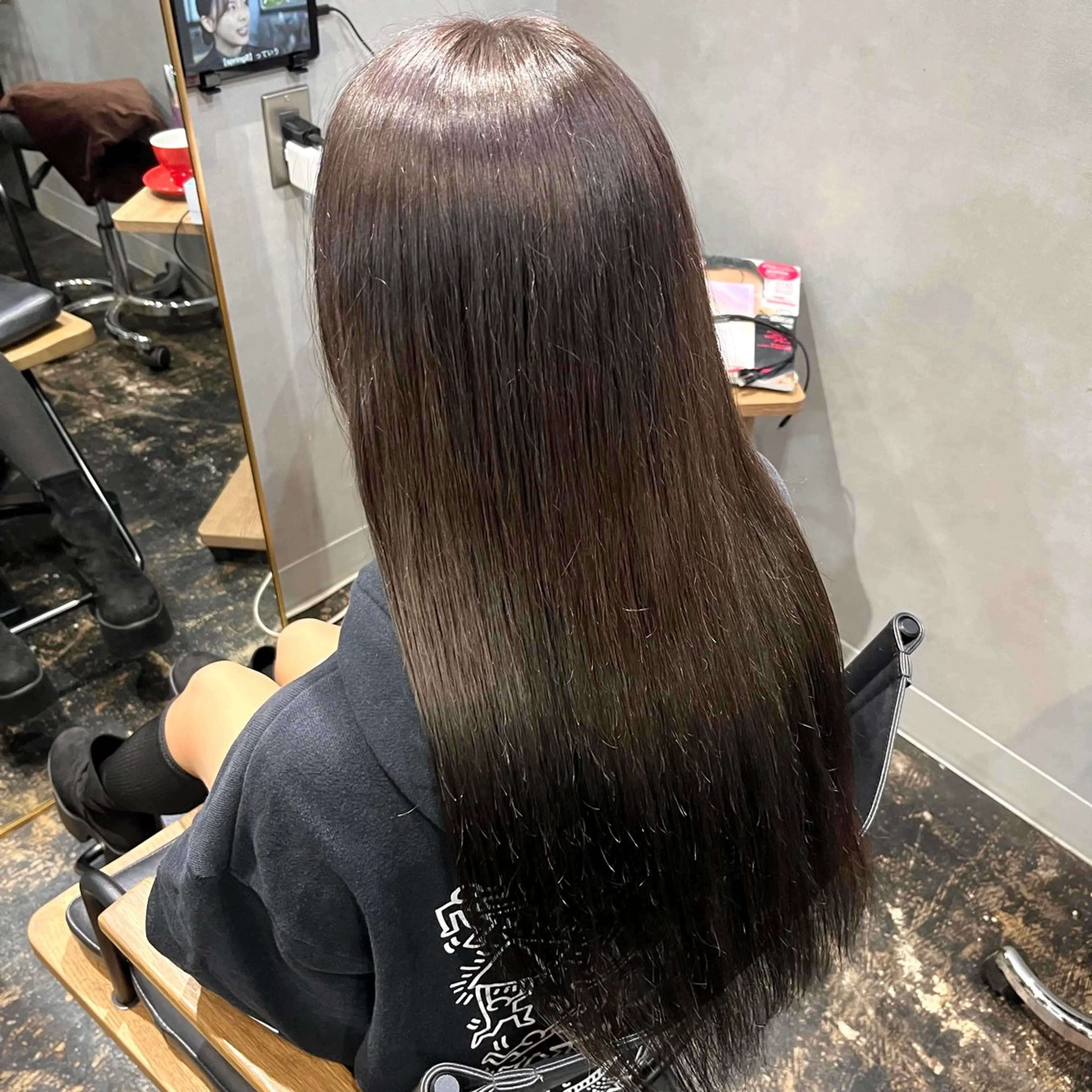 ロング カラー グレージュ 透明感カラー/パーマ 🌀アオノアユミのヘアスタイル