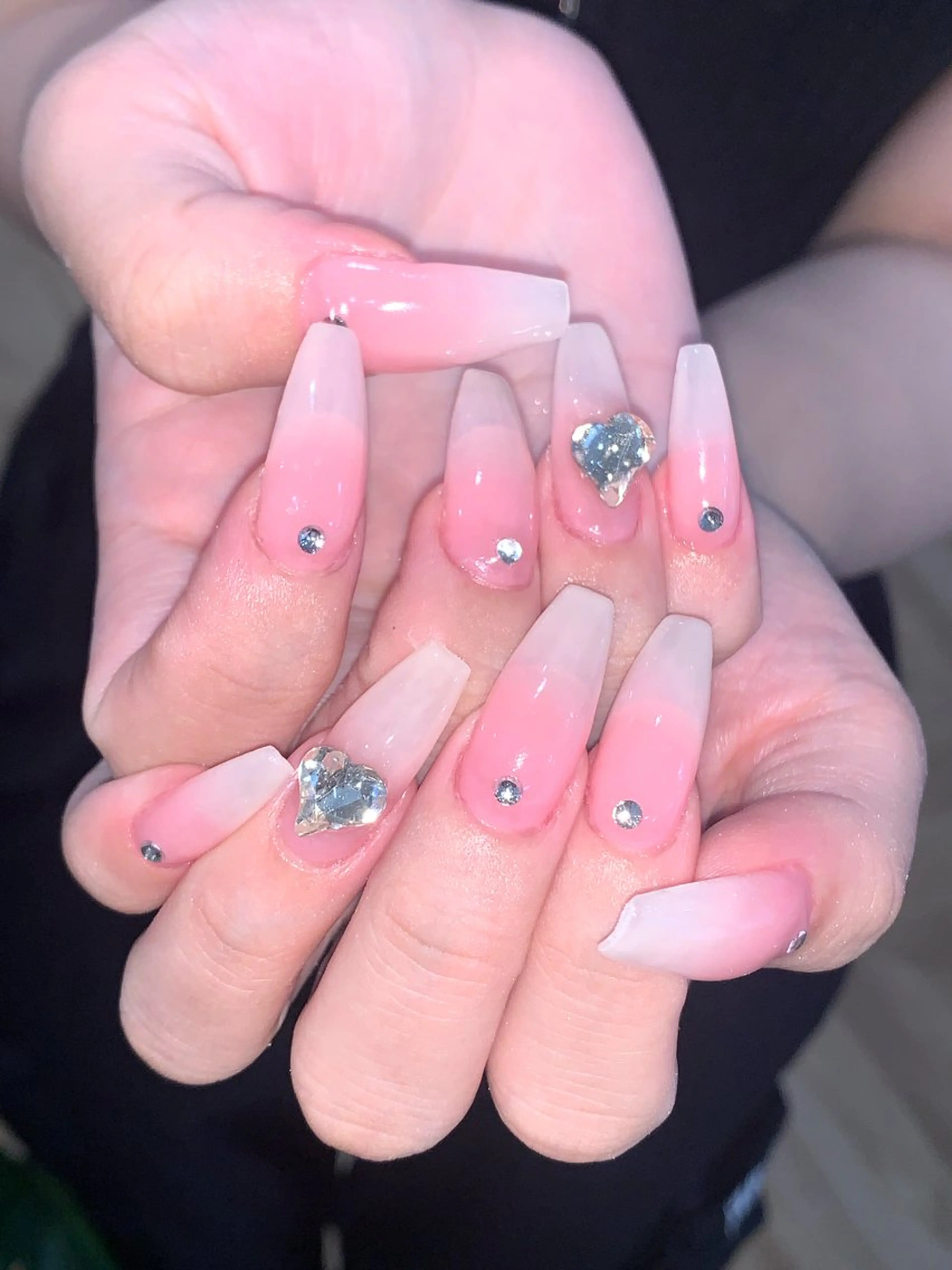 ネイル ハンドネイル NES NAIL所属・さゆり￤推しキャラ ￤ロングネイル🩷のネイルデザイン