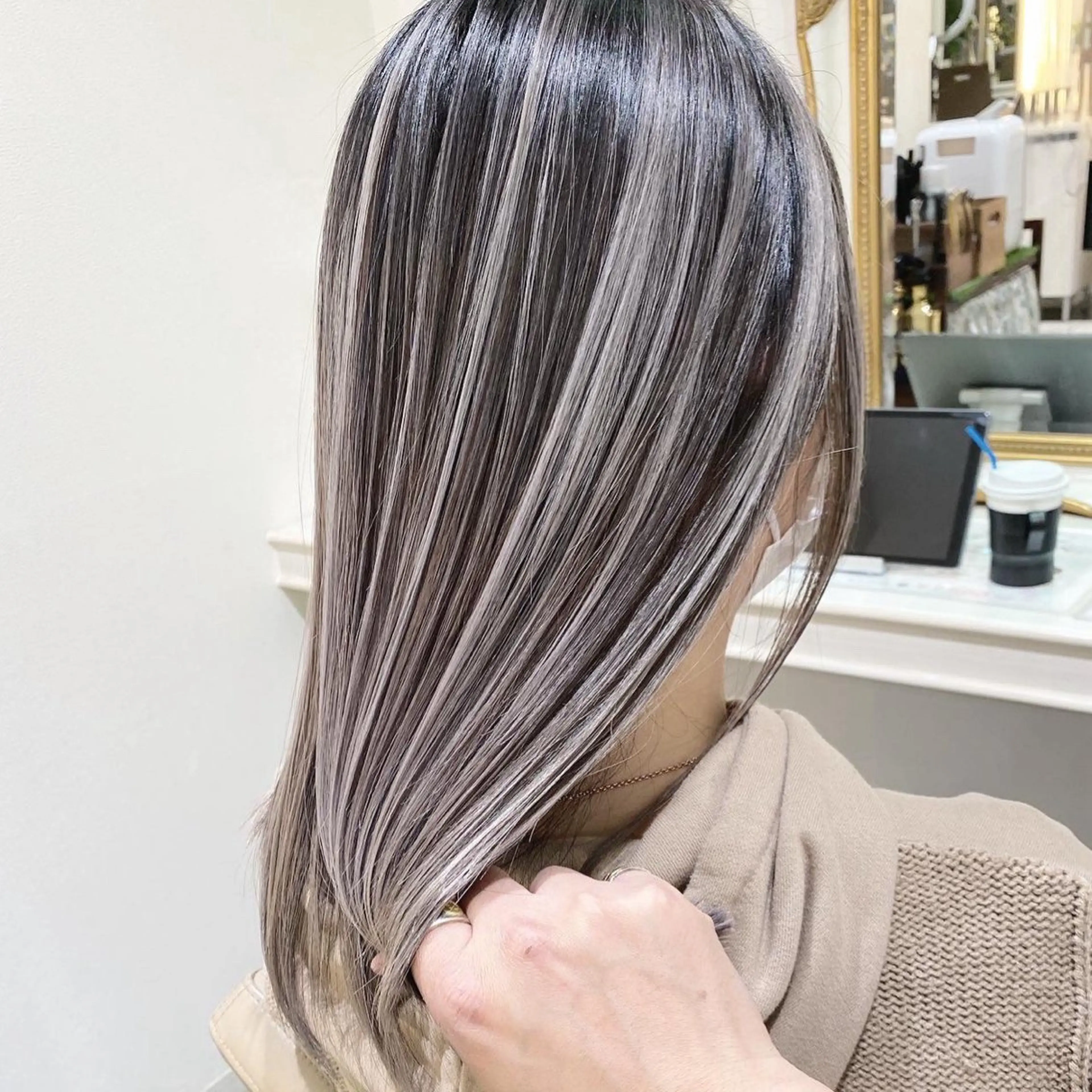 セミロング カラー ベージュカラー グレージュ ハイライトカラー ミルクティーベージュ 外国人風カラー ヘアカラー トリートメント 大宮/バレイヤージュ /澤田隆誠のヘアスタイル