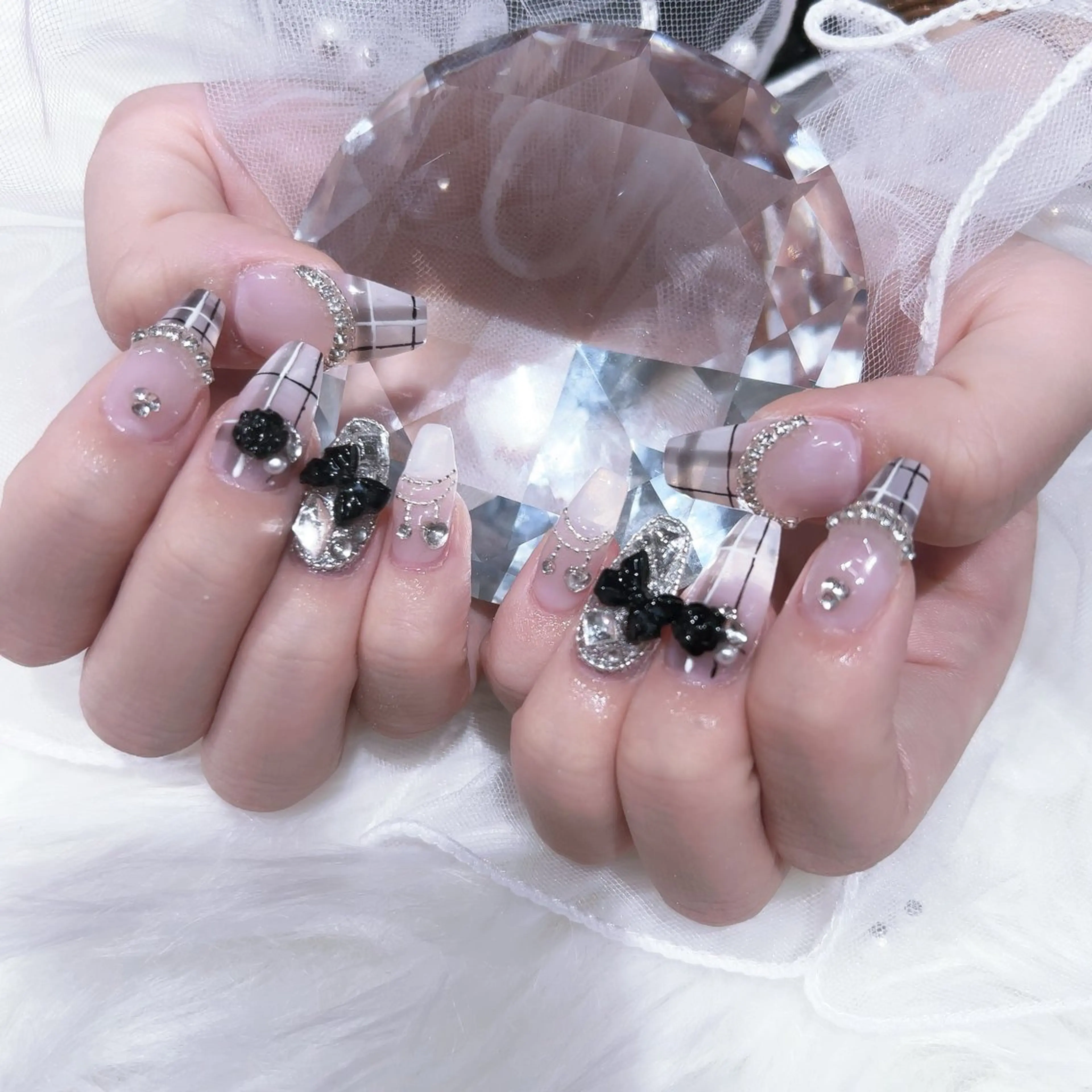 ネイル Rola所属・⟡˖· まゆり꙳⟡のネイルデザイン