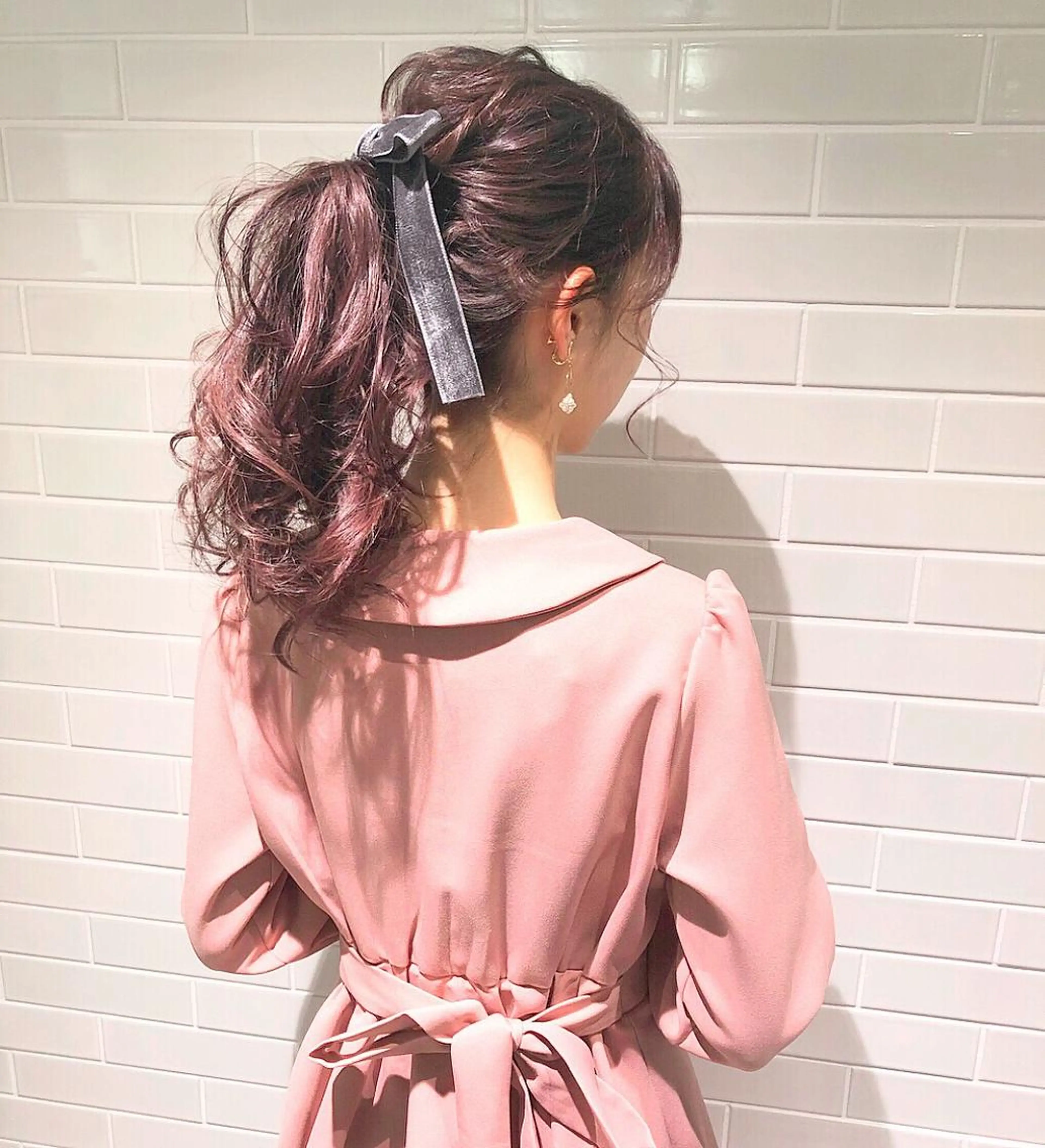 ロング カラー ヘアアレンジ ポニーテール ピンクカラー autre所属・大久保 ひでなりのヘアスタイル