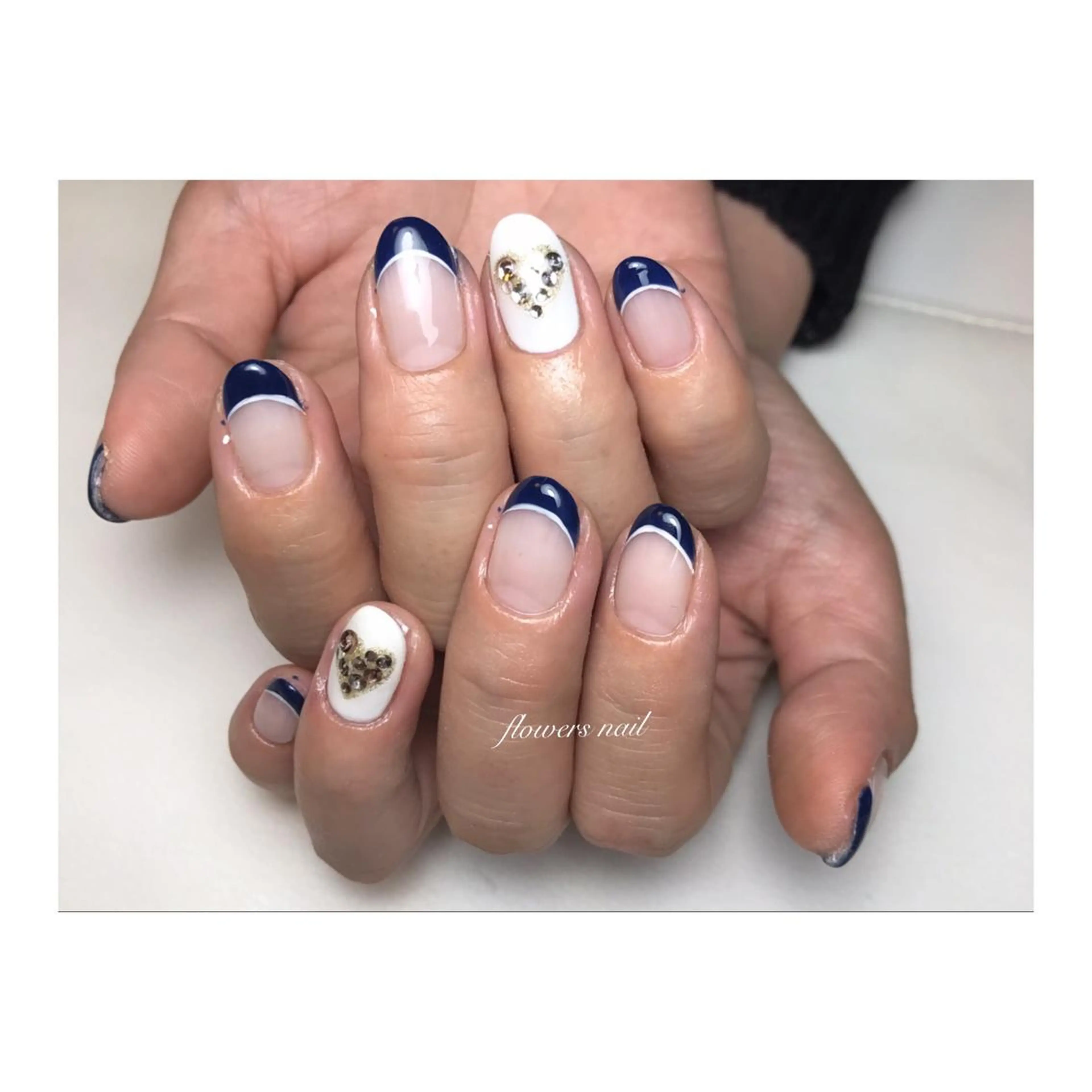 ネイル フレンチネイル ネイビー flowers nailのネイルデザイン