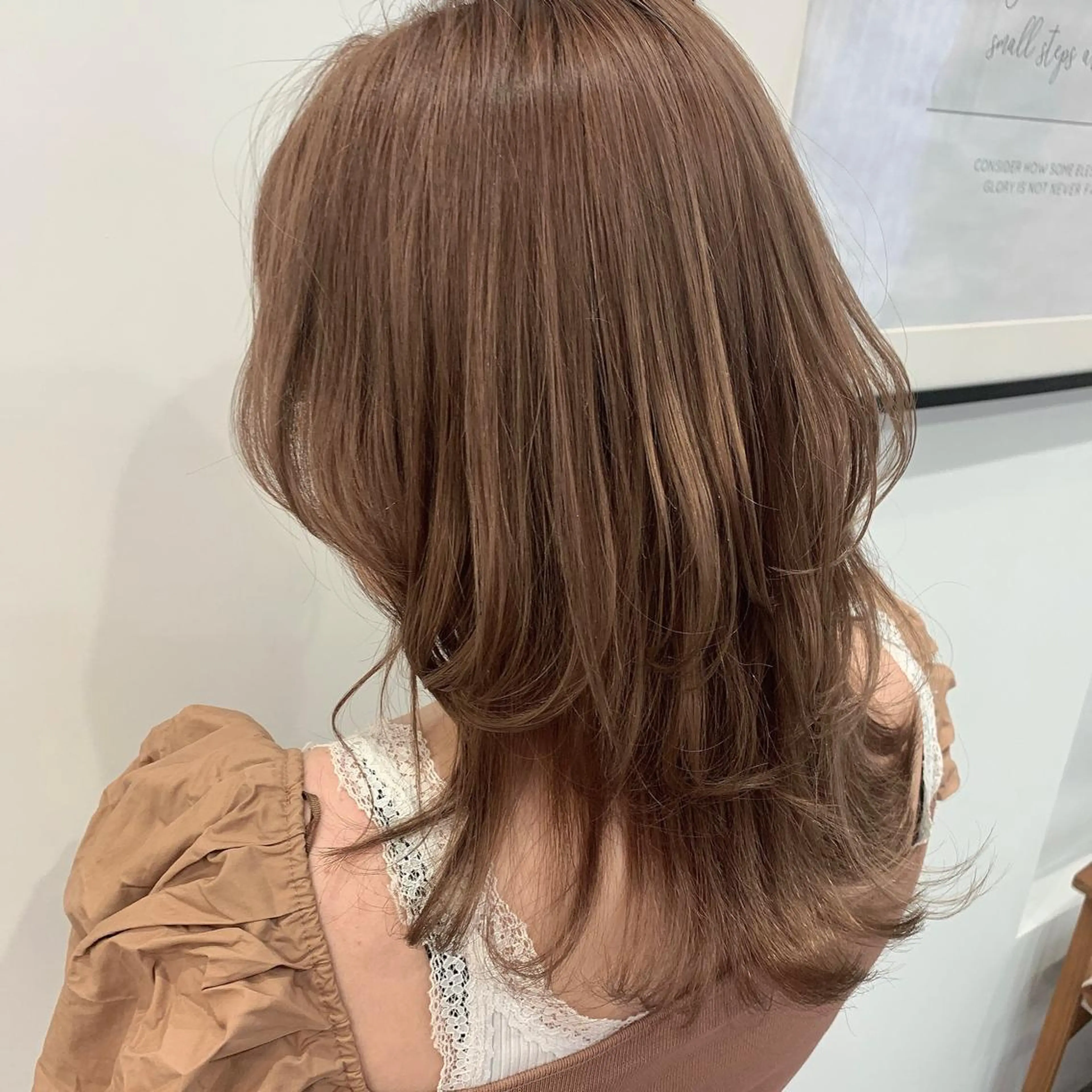 セミロング カラー ヘアアレンジ ベージュカラー ブリーチ ハイトーンカラー ミルクティーベージュ レイヤーカット レイヤー×グレージュ /ピンク🩷mioのヘアスタイル