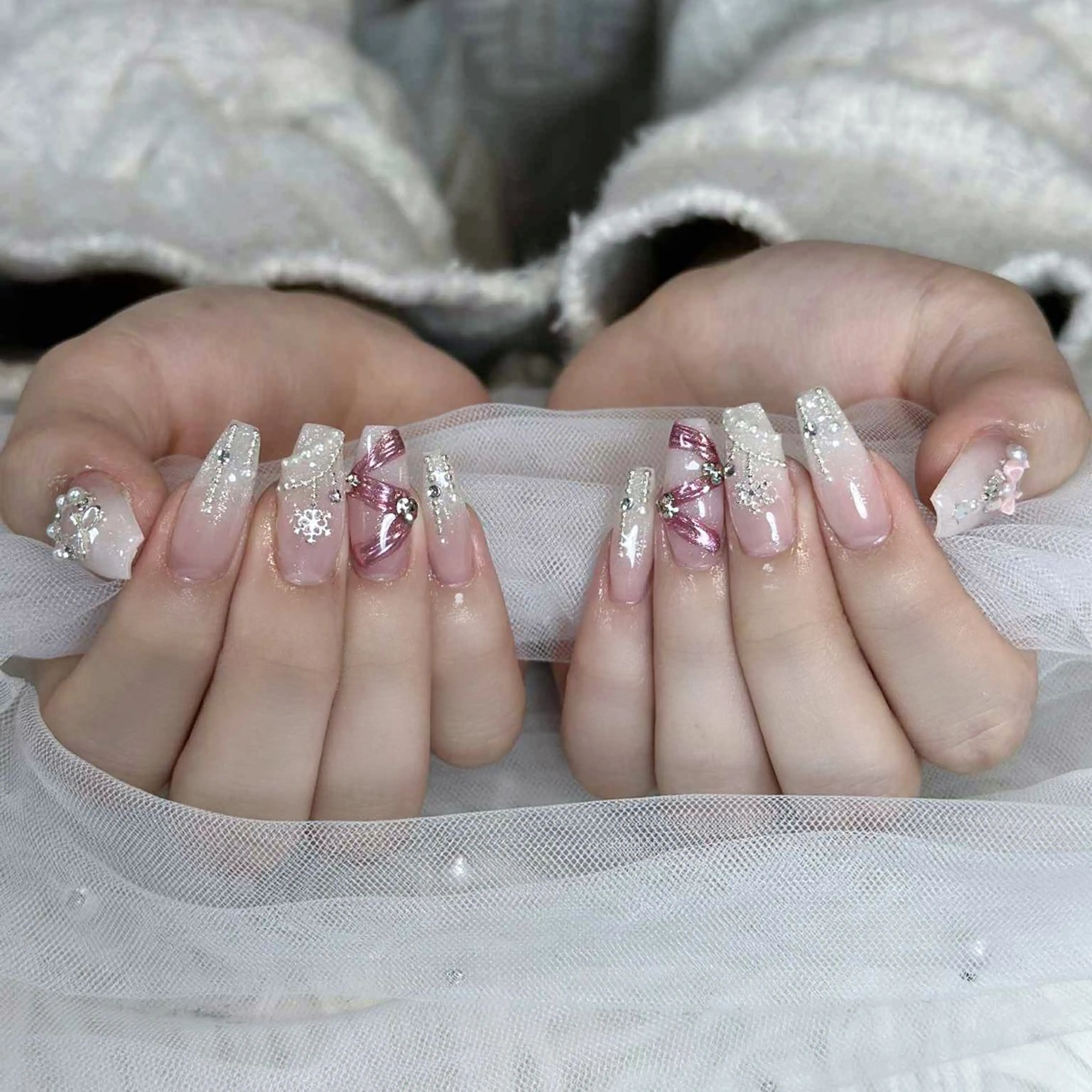 ネイル オーロラネイル ボルドー ブラウン 氷ネイル・うるうるネイル キラキラネイル ハンドネイル Julli NailStudioのネイルデザイン