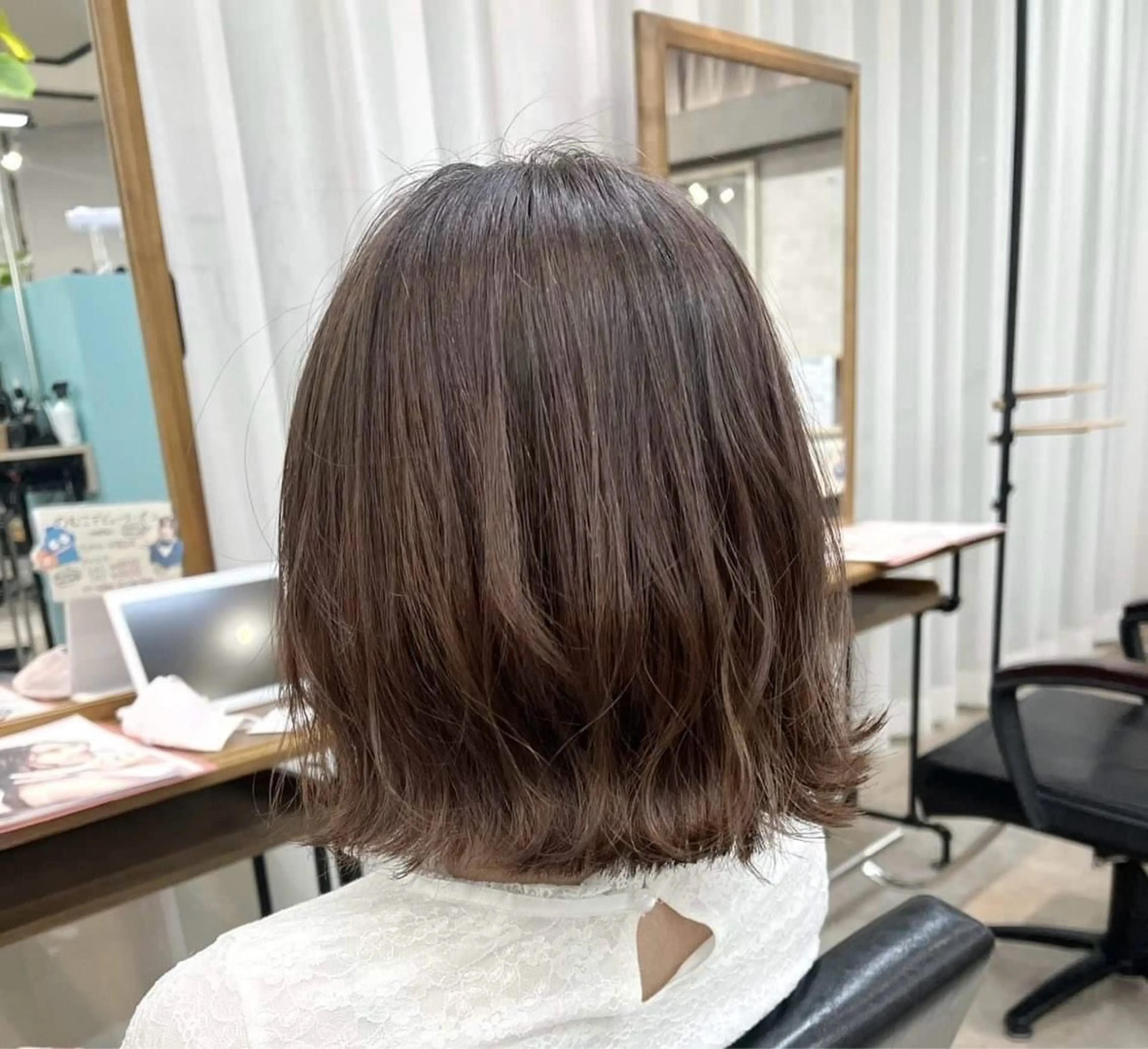 ショート カラー パーマ ボブ 外ハネヘア 森山 陽菜のヘアスタイル