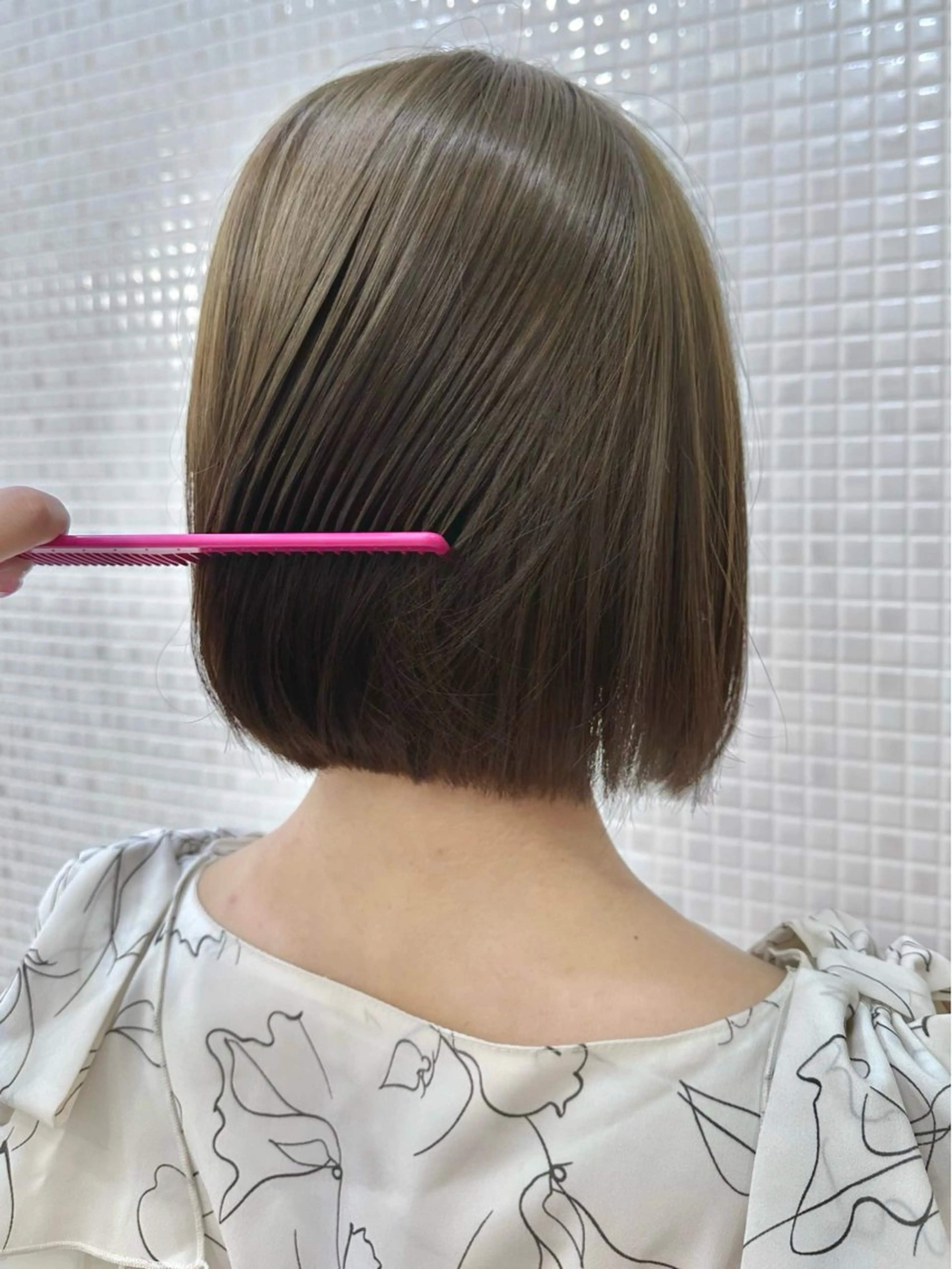 ミディアム カラー 切りっぱなしボブ アッシュ ベージュカラー ボブ カット ヘアカラー トリートメント ヘッドスパ 髪質改善・艶髪カラー 🌷miku🌷のヘアスタイル