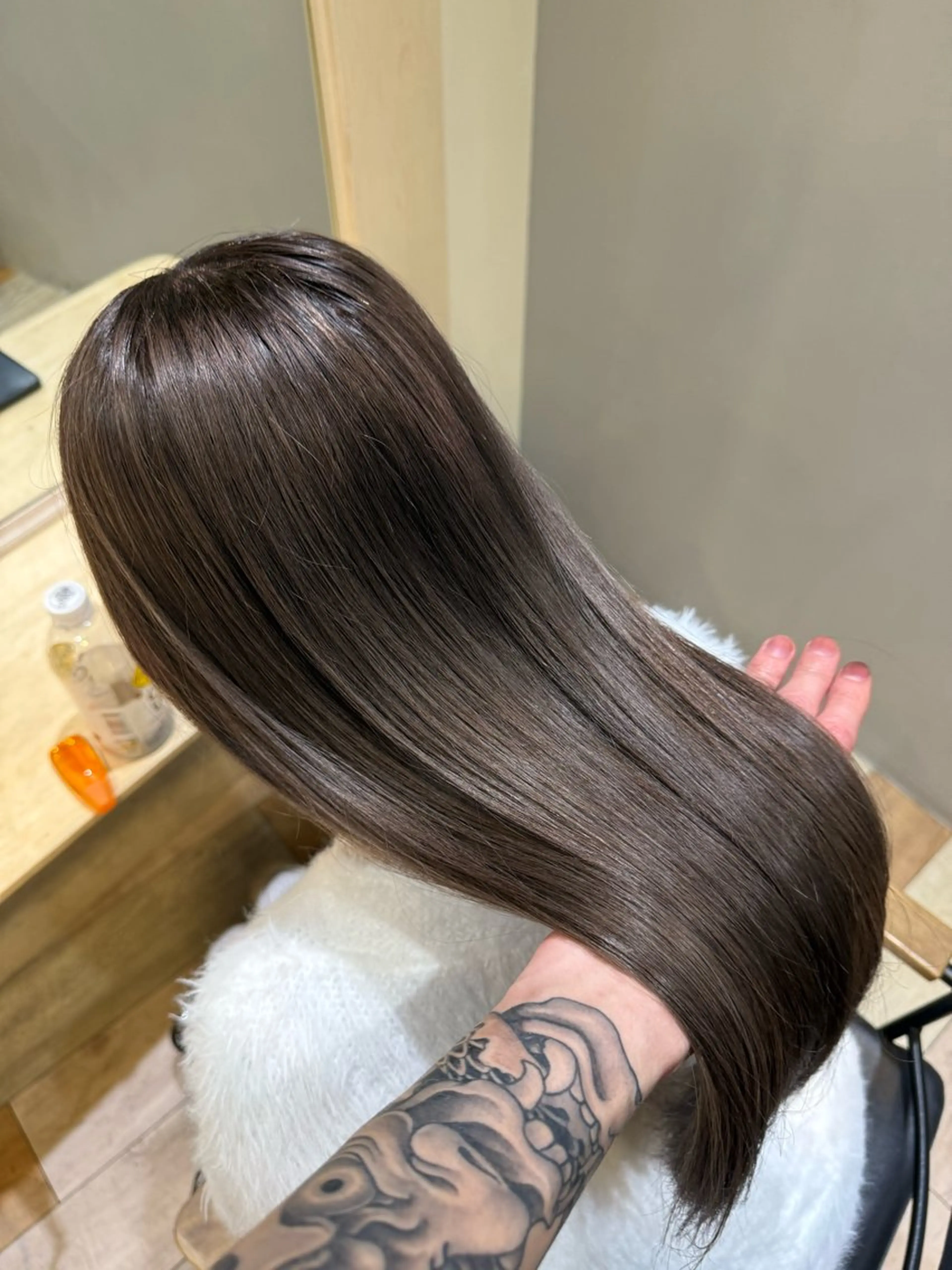 ロング カラー グレージュ ミルクティーグレージュ ヘアカラー メンズカット/パーマ 艶カラーTAIGA︎のヘアスタイル