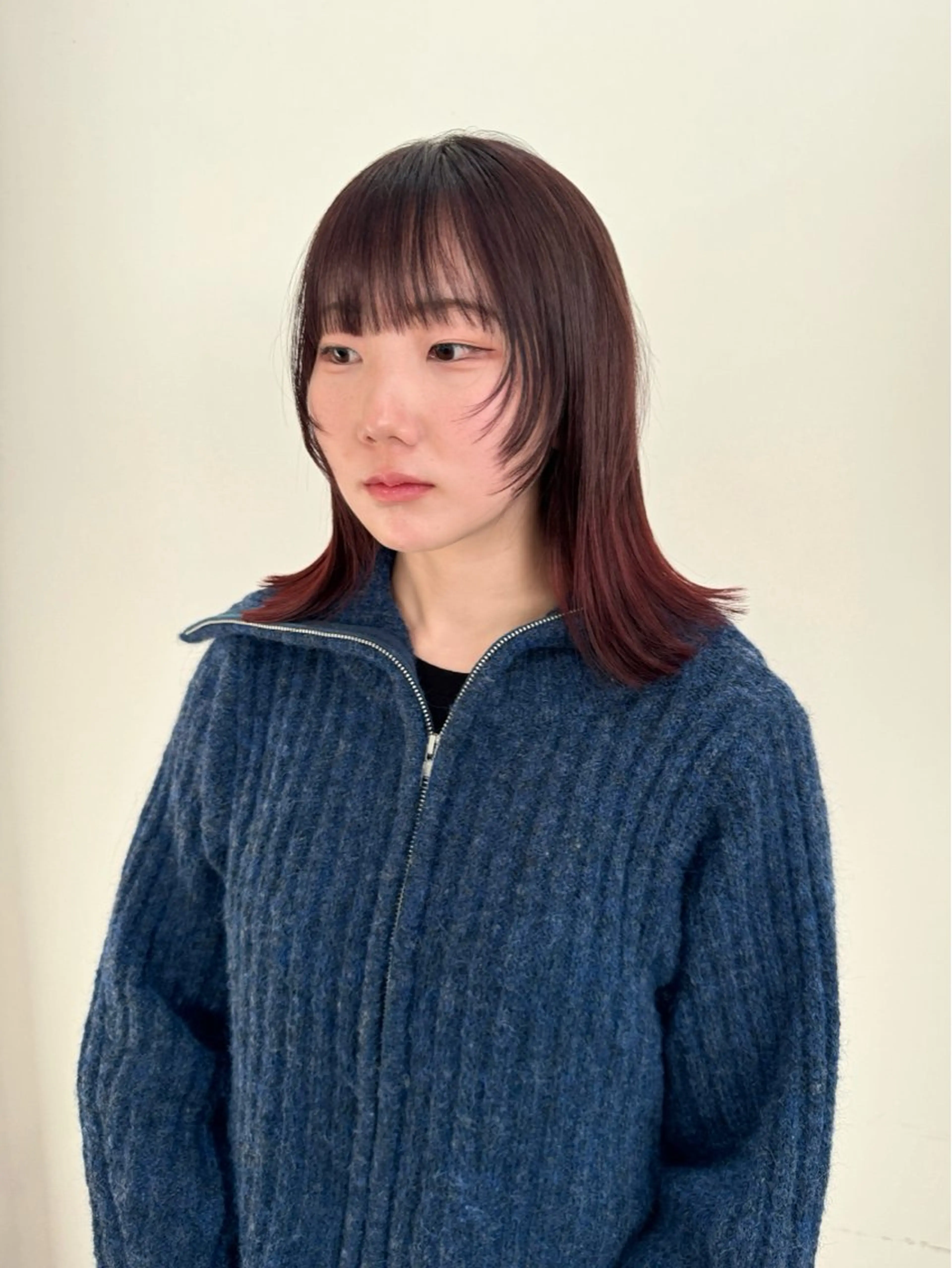 ミディアム 顔まわりレイヤー レイヤーカット 切りっぱなしボブ/ ブリーチカラー/大塚のヘアスタイル