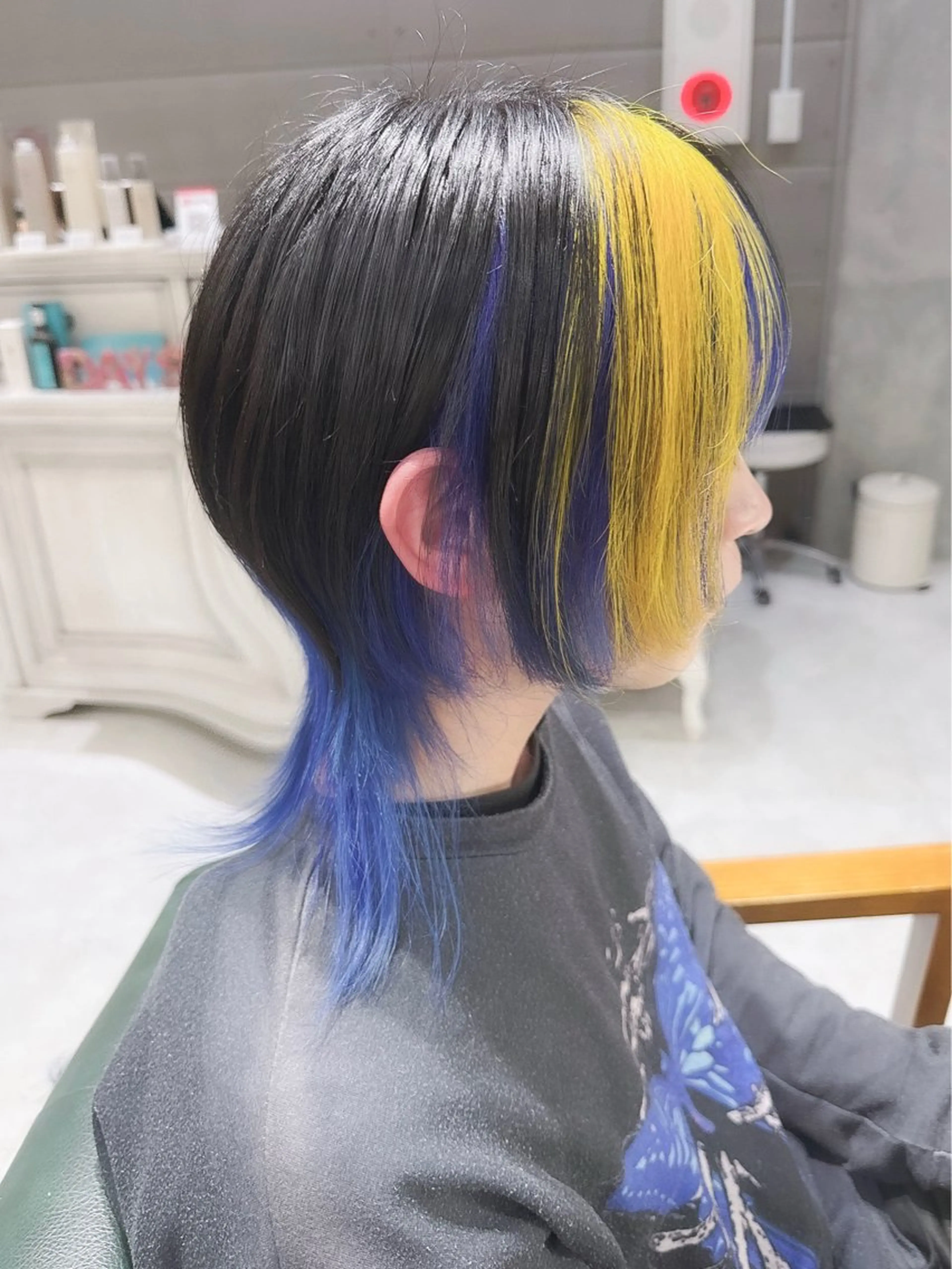 セミロング カラー ヘアアレンジ ブルーカラー デザインカラー インナーカラー イエローカラー 𝐑𝐈𝐍𝐊𝐀 🐷🖤のヘアスタイル