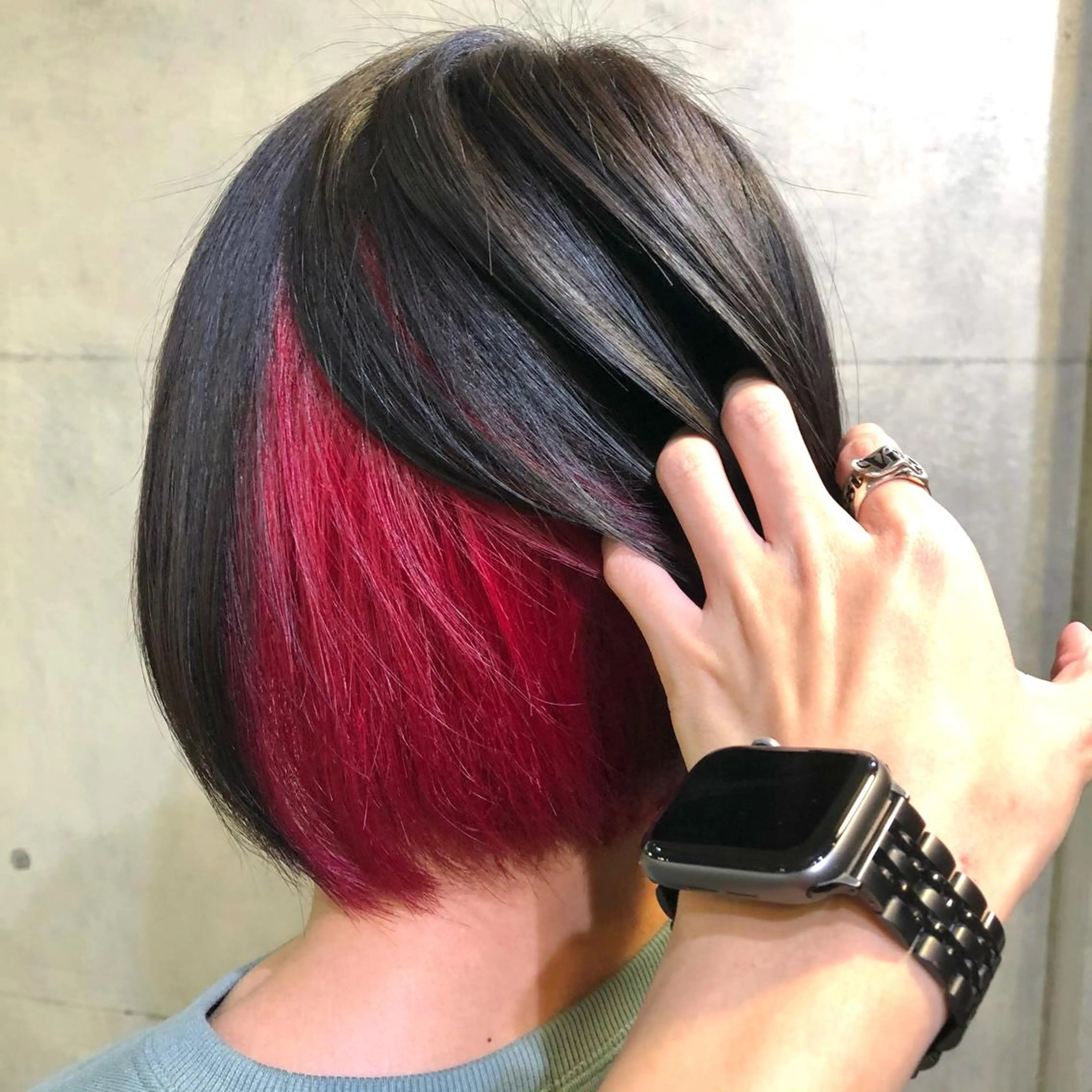 ショート カラー ブリーチ インナーカラー pizzicato pacto所属・ボルドーカラー/ワイ ンレッド/長山遼太郎のヘアスタイル