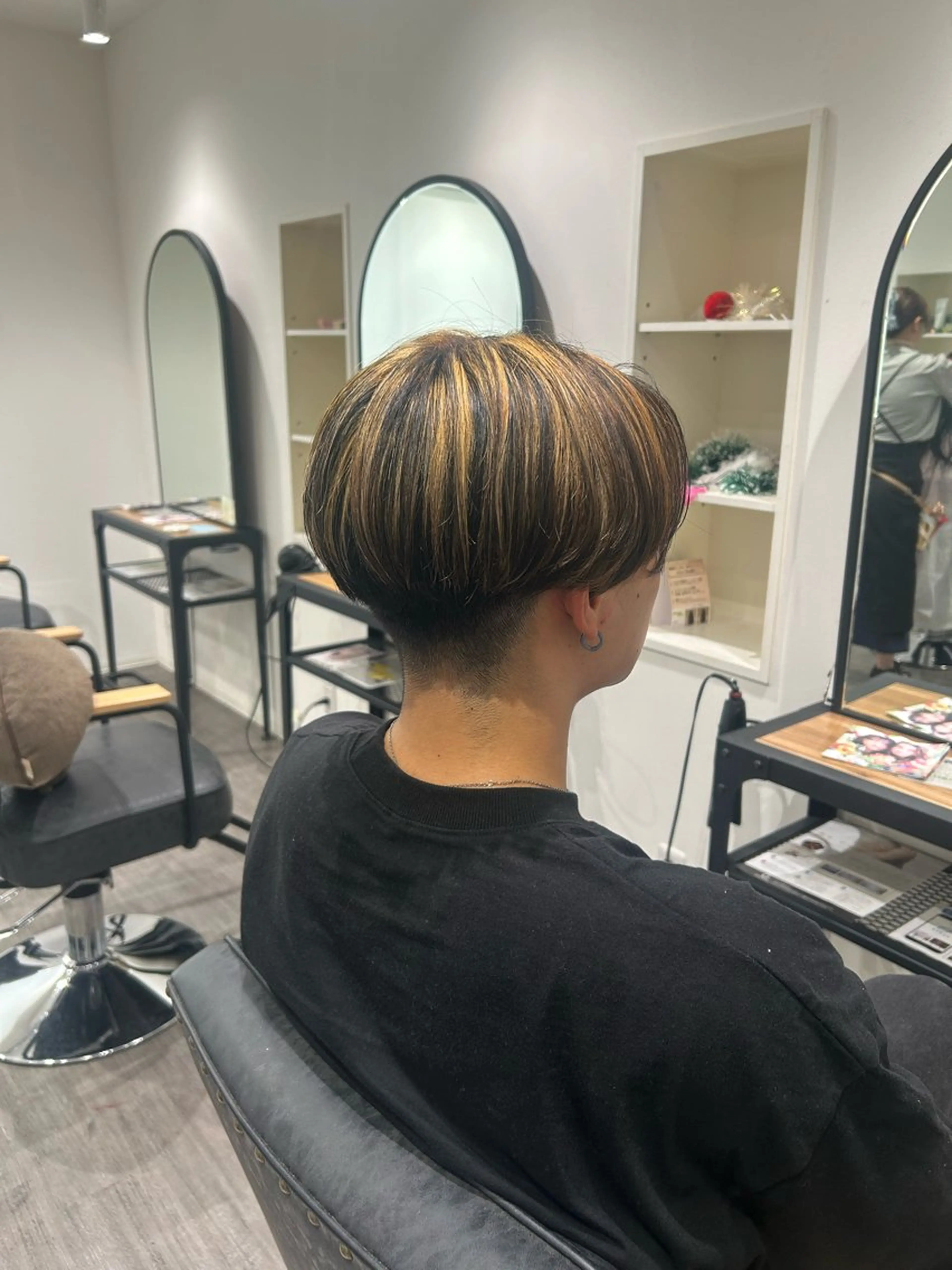 ショート カラー ヘアアレンジ メンズ メンズメッシュ ブロンド デザインカラー メッシュ ヘアカラー トリートメント カラーリスト💟草間 紫音💟のヘアスタイル