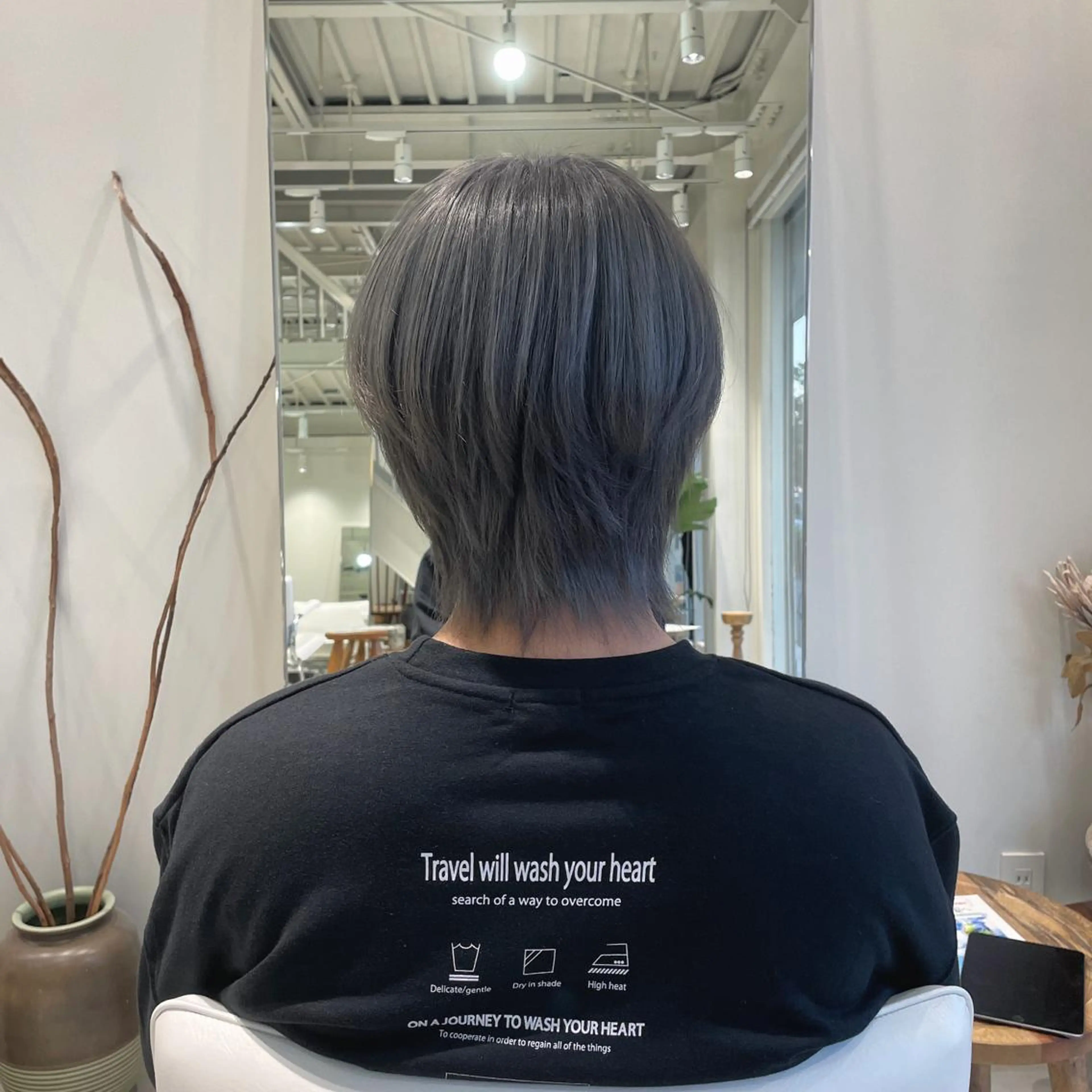 ショート カラー メンズ シルバー 峯崎 葵のヘアスタイル