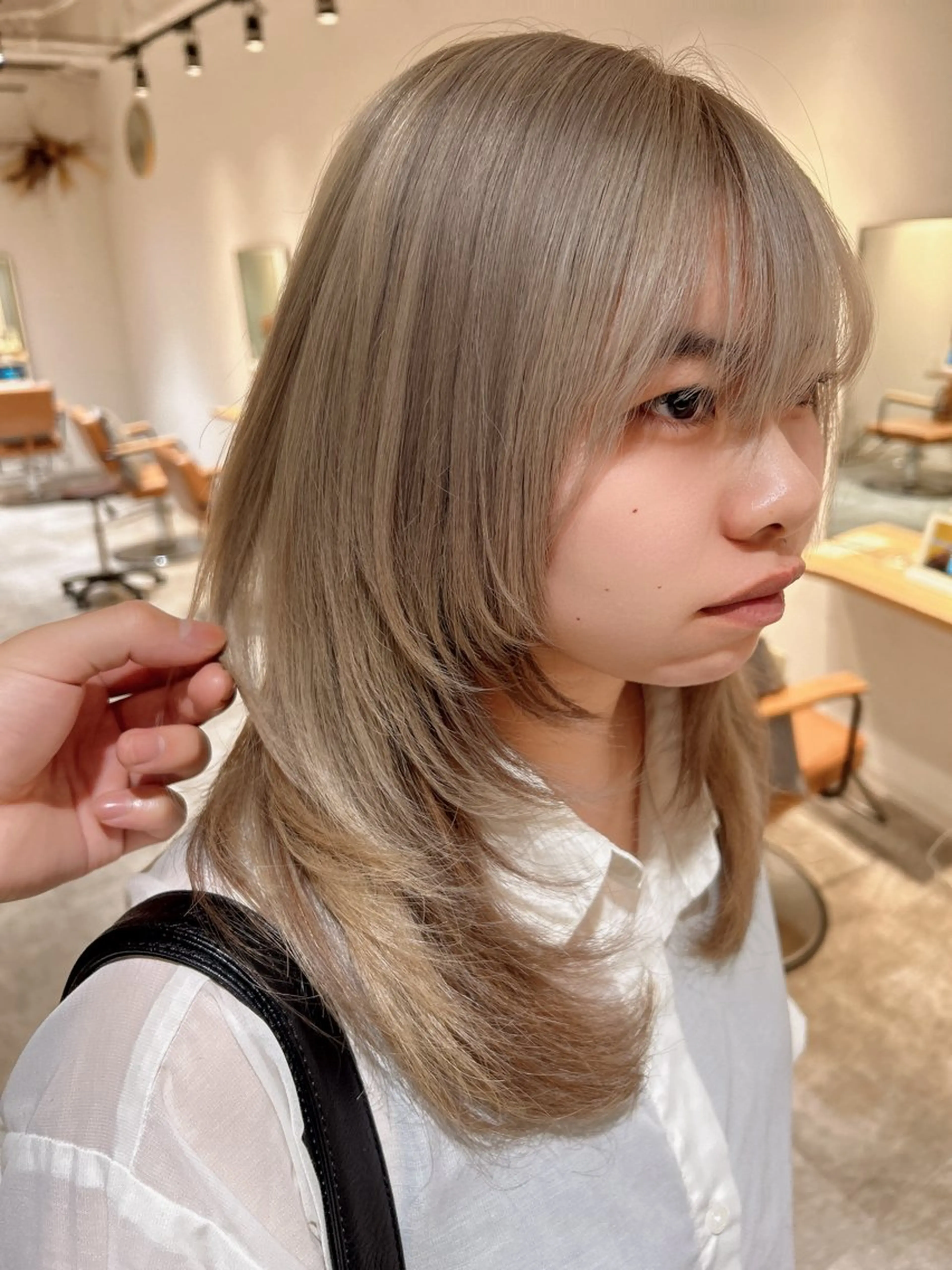 セミロング カラー デザインカラー カット ヘアカラー トリートメント 髪質改善特化型美容師 🫧岡本璃来🫧のヘアスタイル