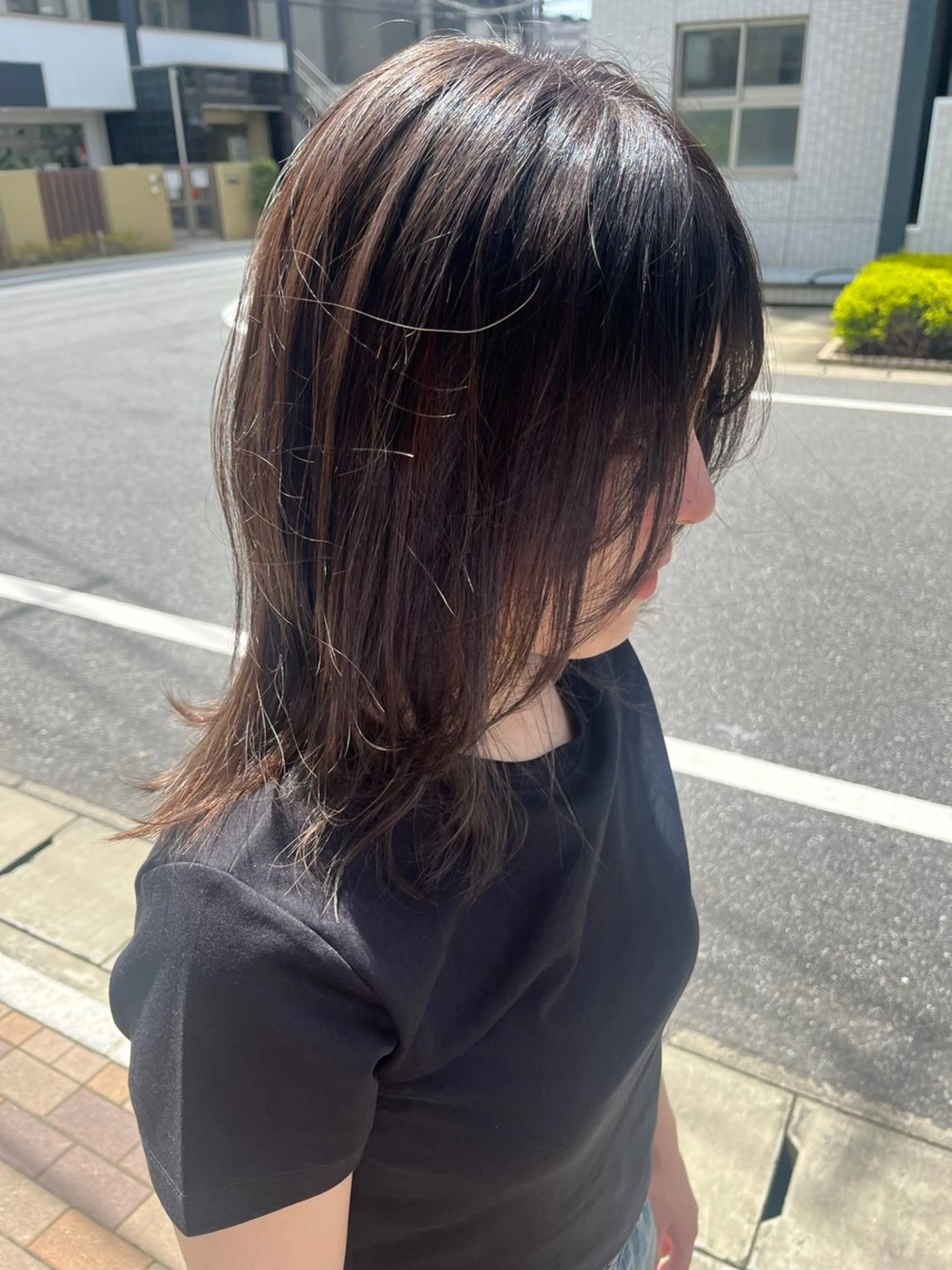 セミロング カラー レイヤーカット ウルフカット カット ヘアカラー トリートメント Aube Hair McQueen所属・クリハラ シュウのヘアスタイル