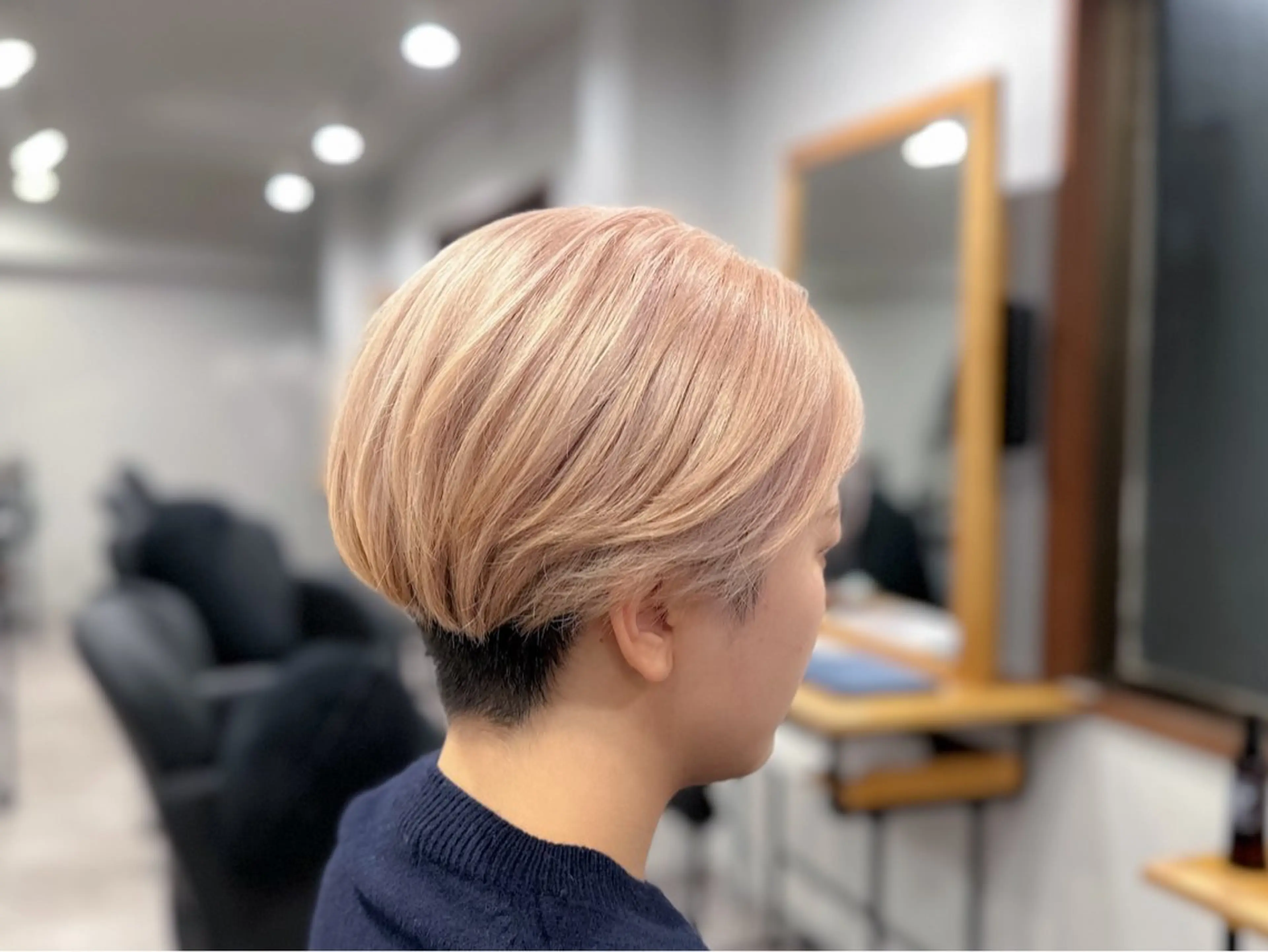 ショート カラー ベージュカラー ブロンド ブロンドベージュ affect 上大岡所属・《ブリーチカラー / 縮毛矯正》坂本爽のヘアスタイル