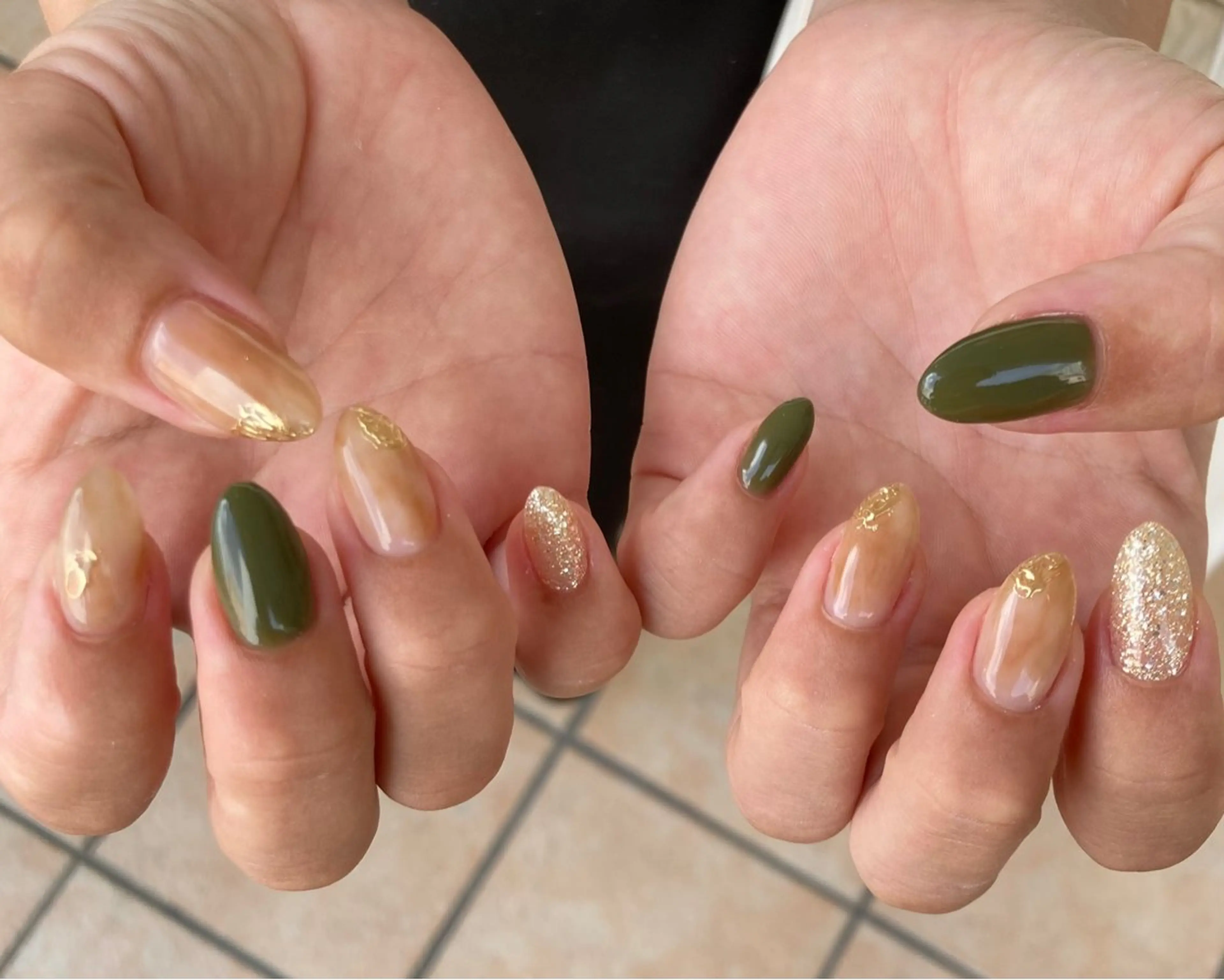 ネイル ゴールド ニュアンスネイル シンプルネイル nail salon neige所属・ジェムネイル Risa.のネイルデザイン