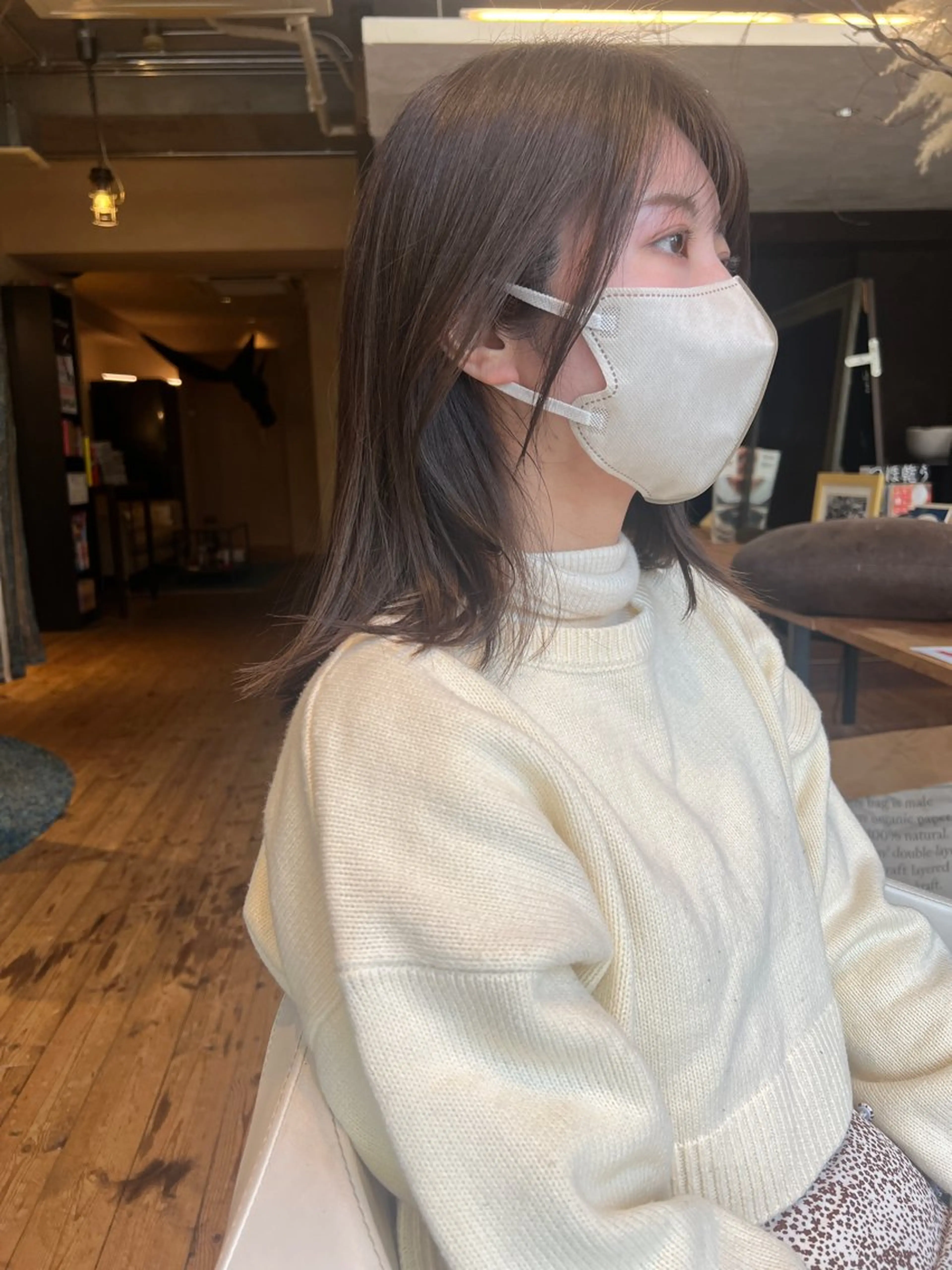 ミディアム カラー 天使の羽バング・フェザーバング ヨシンモリ 韓国風ヘア オン眉 シースルーバング カット ヘアカラー トリートメント BEACH　HAIR&NAIL所属・両国駅徒歩1分⭐️ アイロン仕上げのヘアスタイル