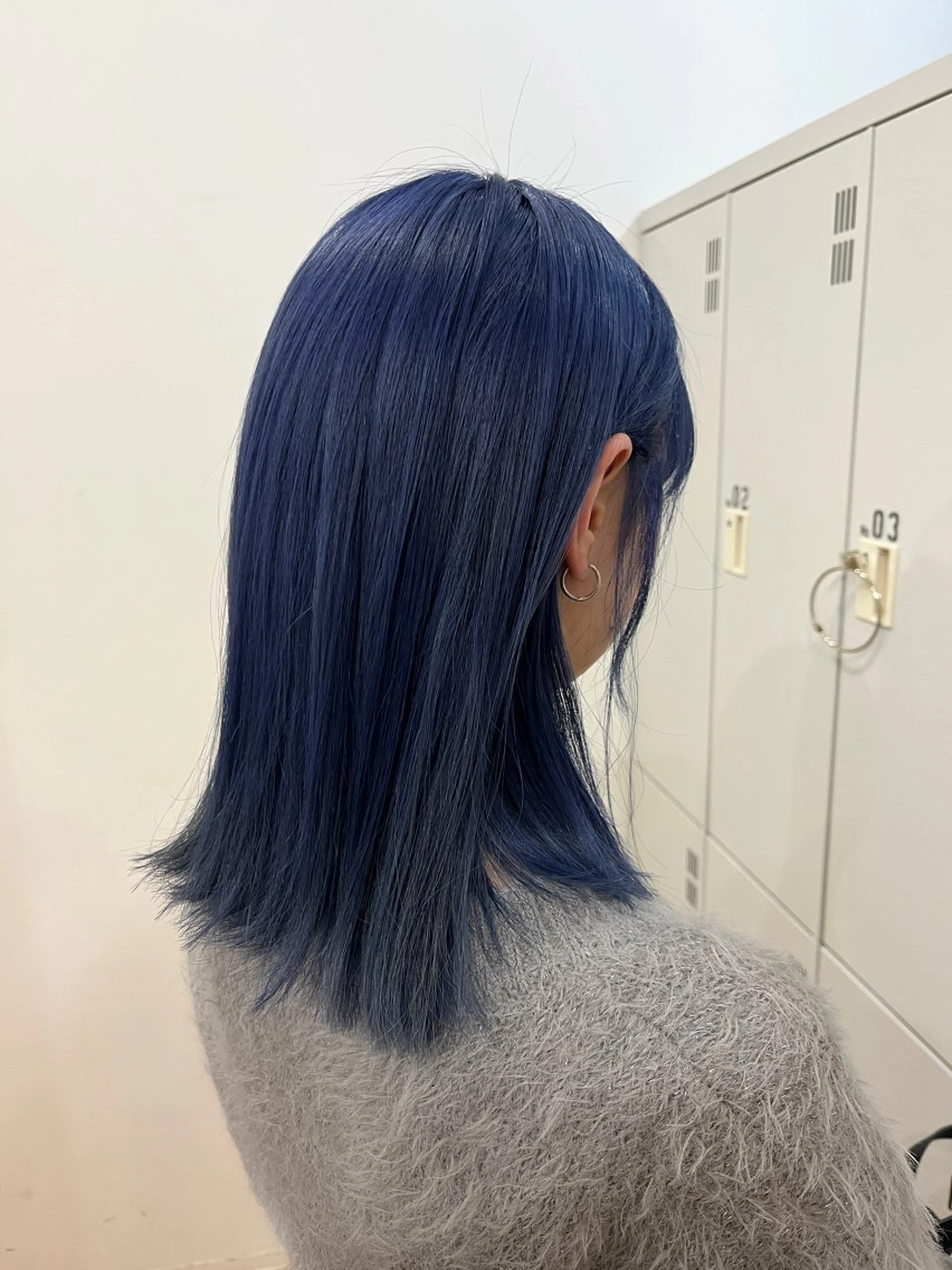 ミディアム カラー ブリーチ ネイビーカラー ヘアカラー FENICE on the beach所属・タニ ヒナタのヘアスタイル