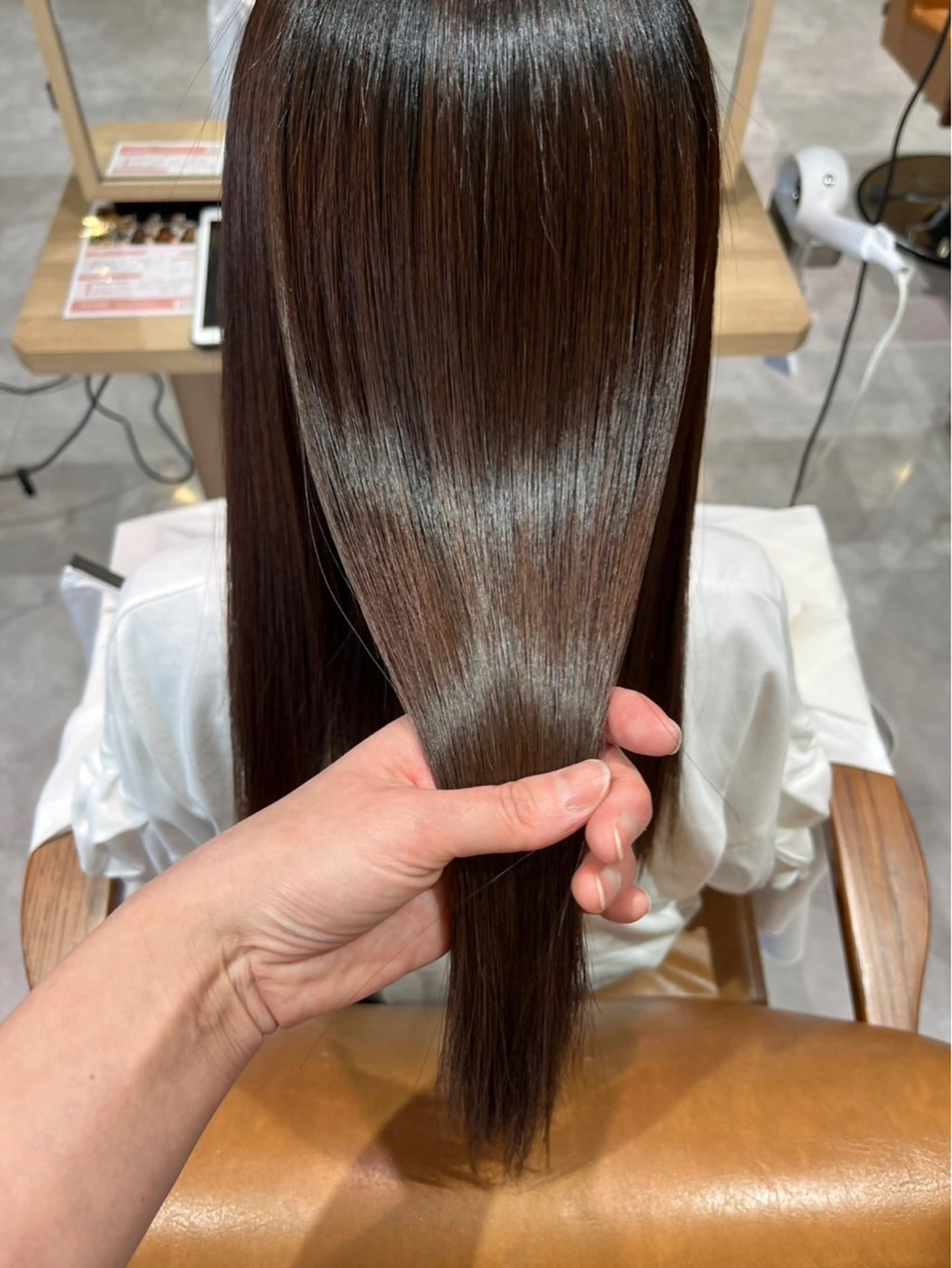 【広がり、うねりが気になる方に】縮毛矯正の写真