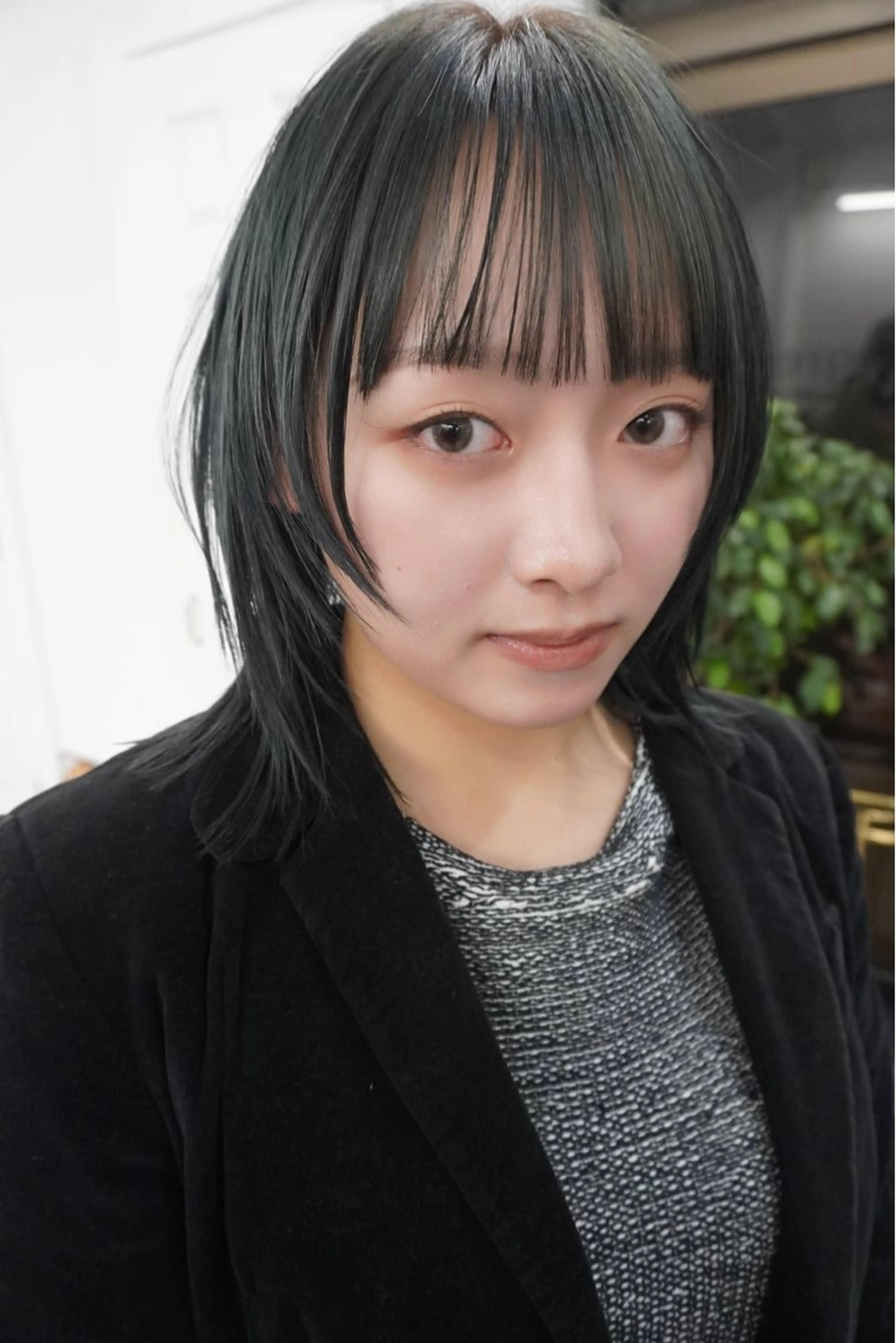 ショート カラー ブリーチ ダブルカラー グレージュ ブリーチなしカラー オリーブグレージュ カット ヘアカラー トリートメント レイヤー／似合わせ TAKUYAのヘアスタイル