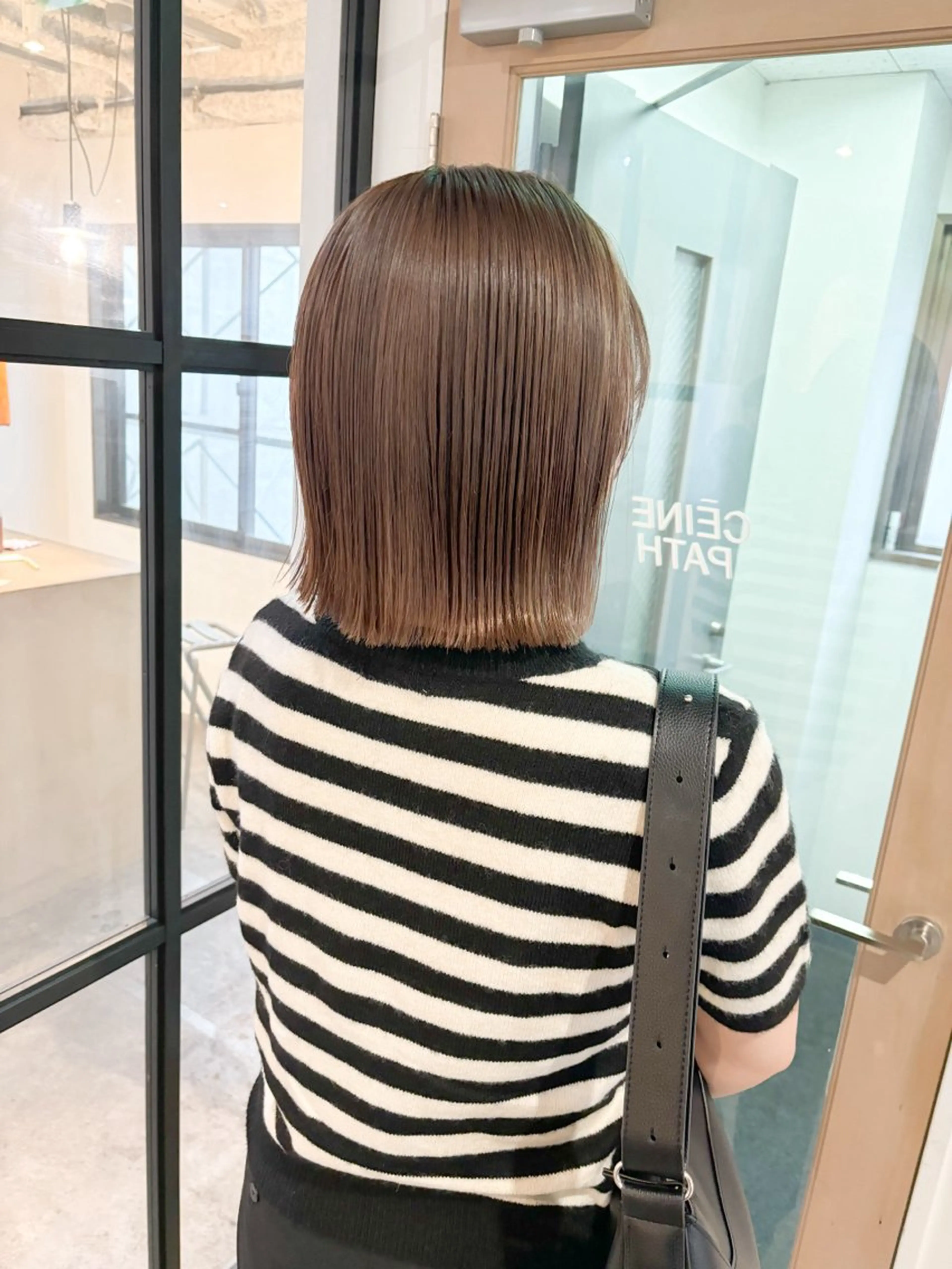 ミディアム カラー ブリーチ グレージュ ボブ カット ヘアカラー Takuma✨中目 ショート　ボブのヘアスタイル