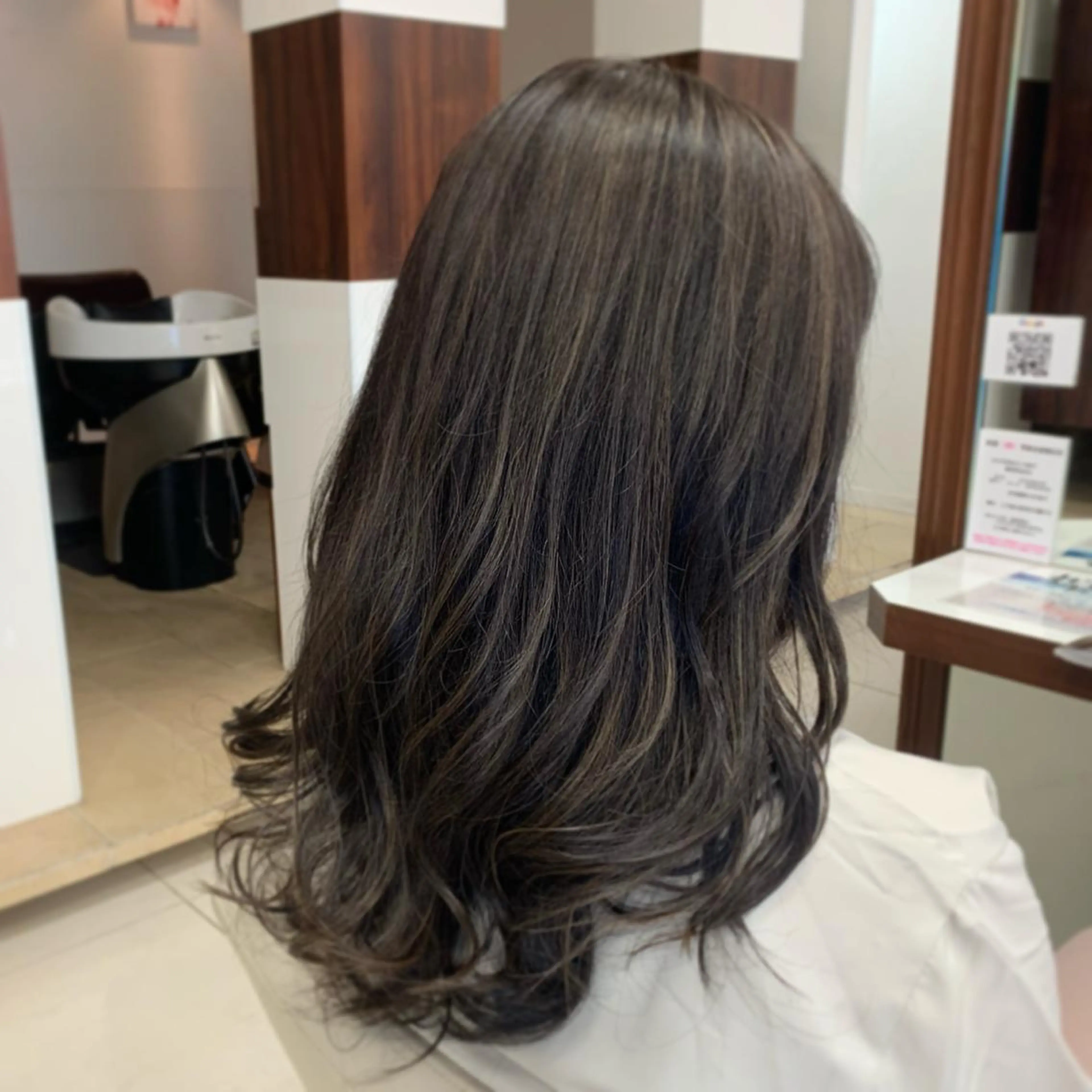 セミロング カラー ally新百合ヶ丘 フジムラユウスケのヘアスタイル