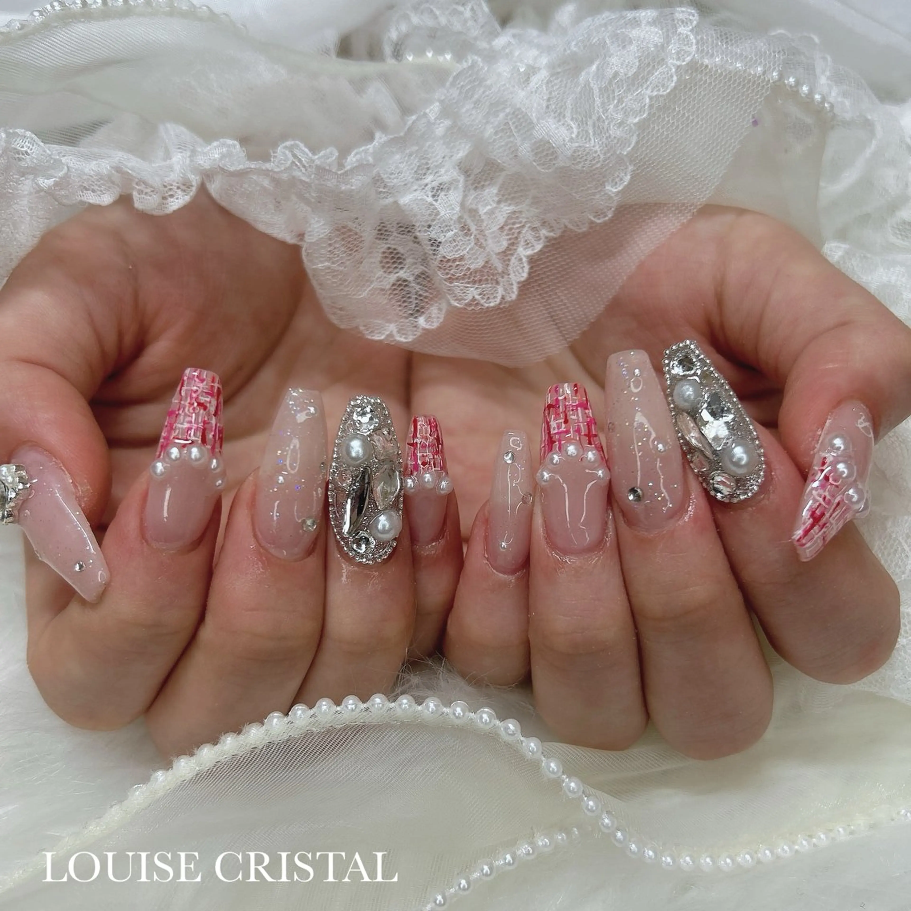 ネイル ハンドネイル LOUISE CRYSTALのネイルデザイン