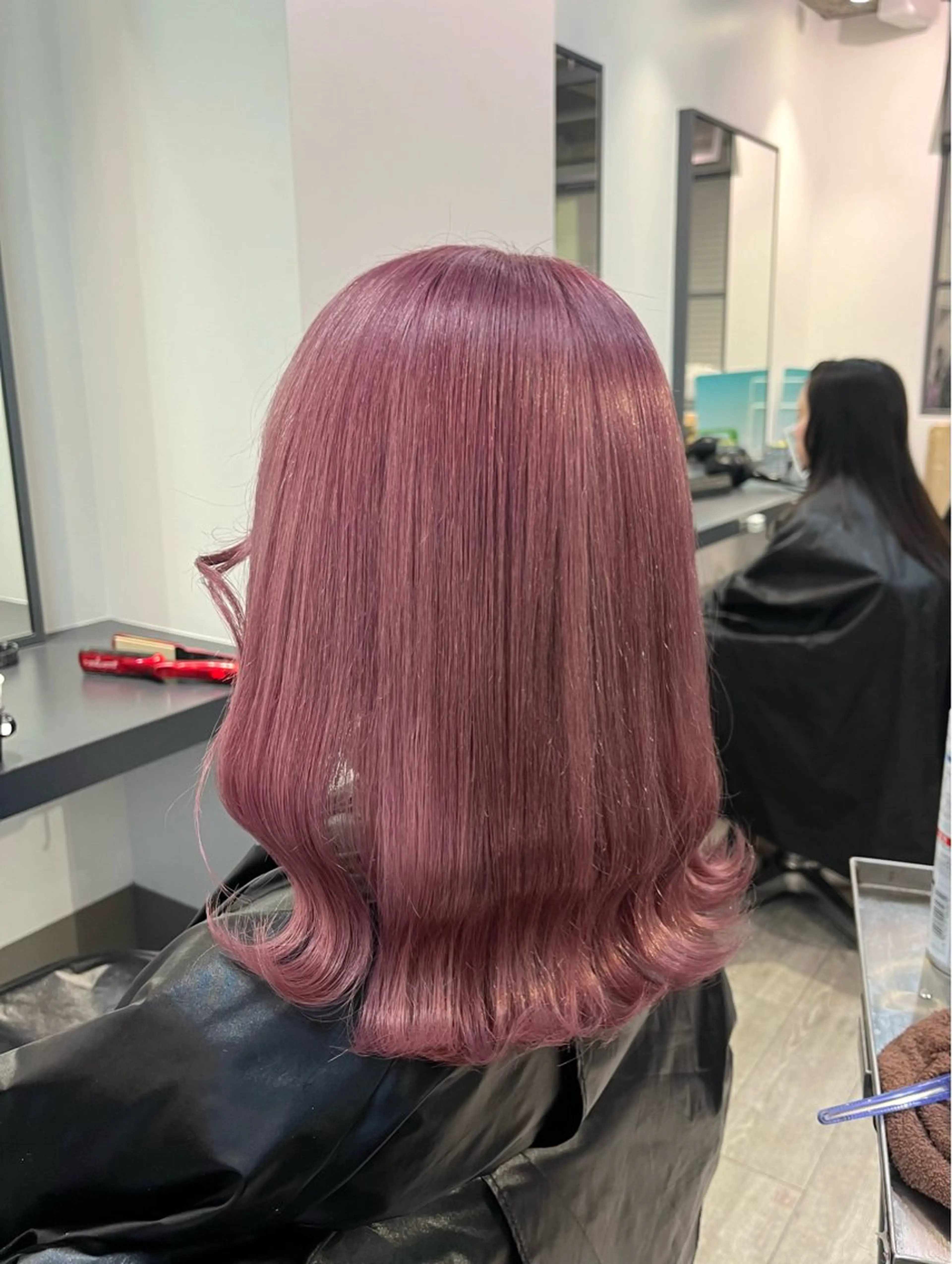 セミロング ハイトーン/艶カラー 𝐧𝐨𝐚のヘアスタイル