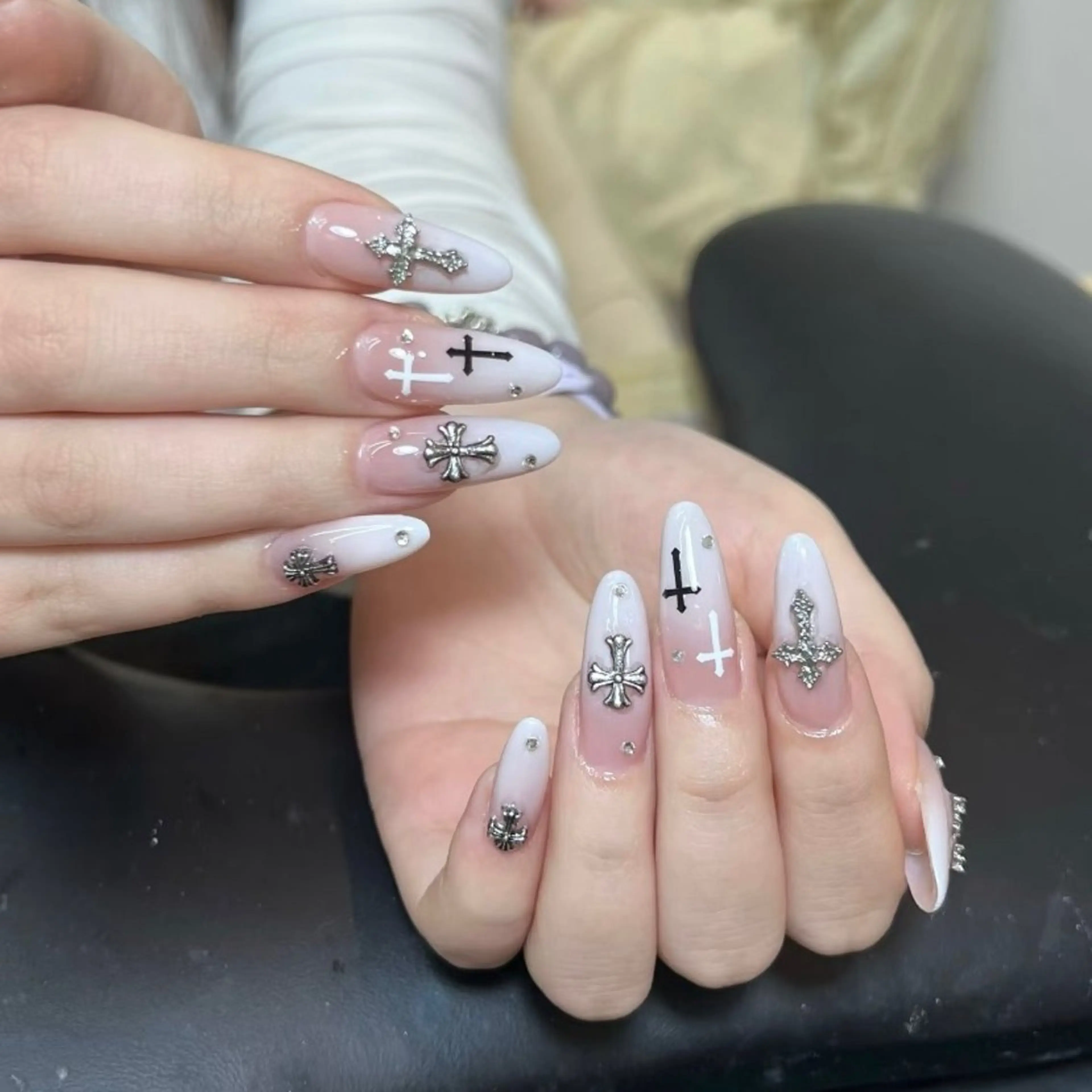 ネイル チークネイル フレンチネイル ジェルネイル ガーリー キラキラネイル ハンドネイル UM nail salon所属・高橋 雪のネイルデザイン