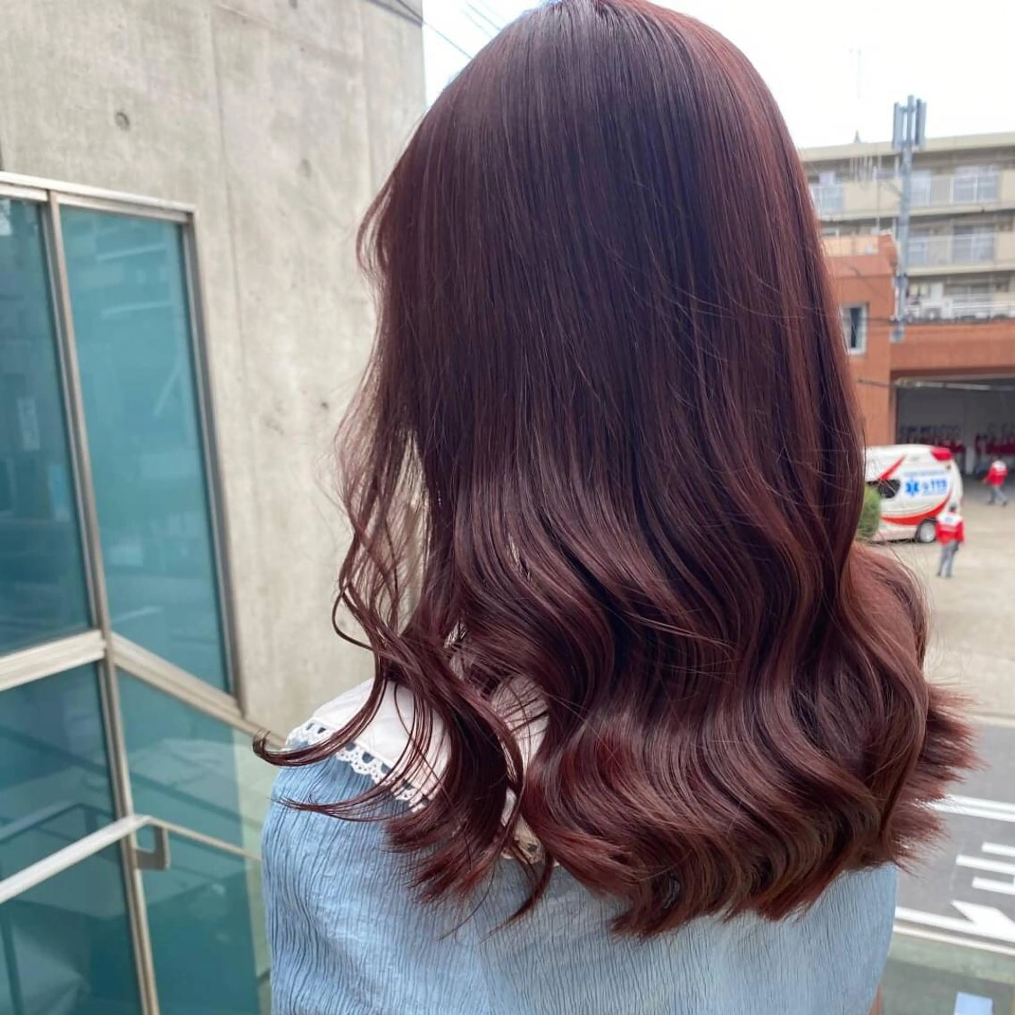 セミロング カラー パーマ ヘアアレンジ イルミナカラー クオルシアカラー ヨシンモリ ムルギョル巻き newi saLyu ネウィ　サリューのヘアスタイル