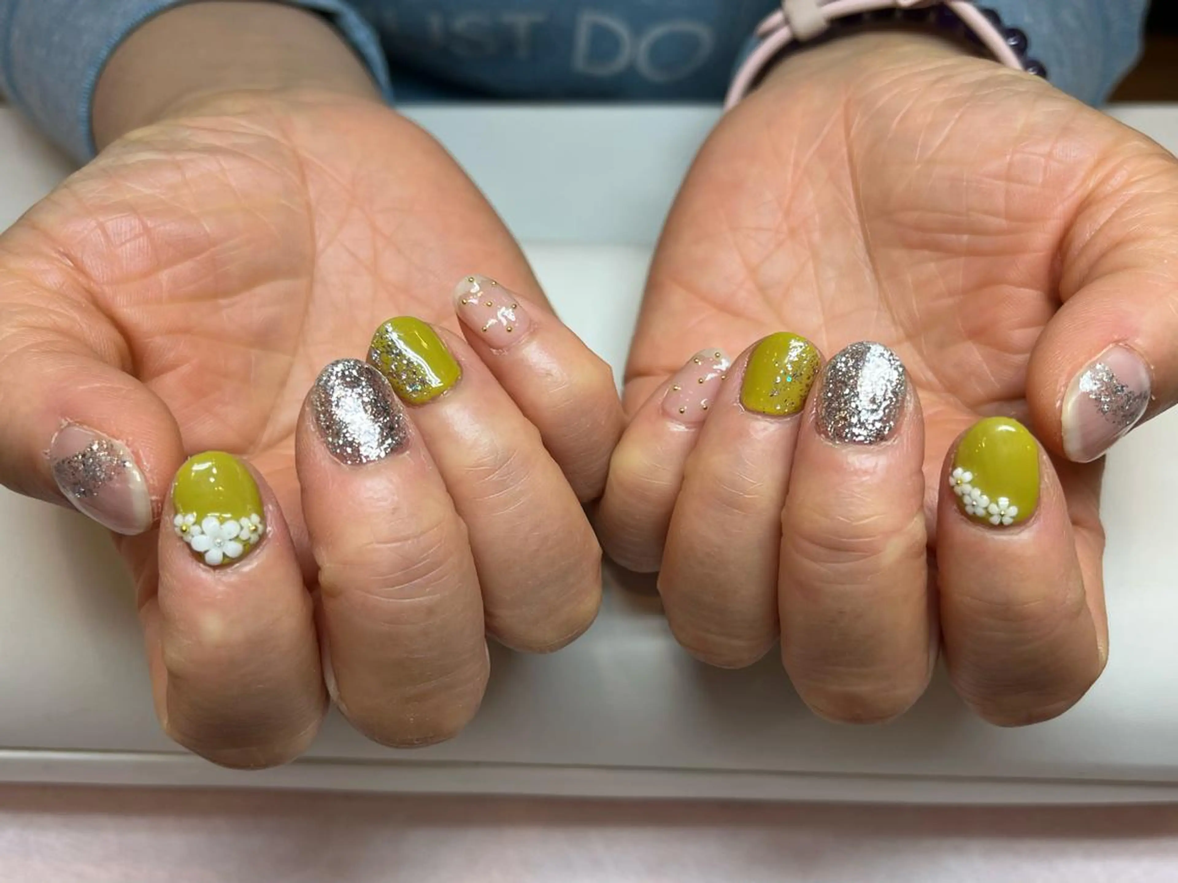 ネイル シンプルネイル モンナ CCのネイルデザイン