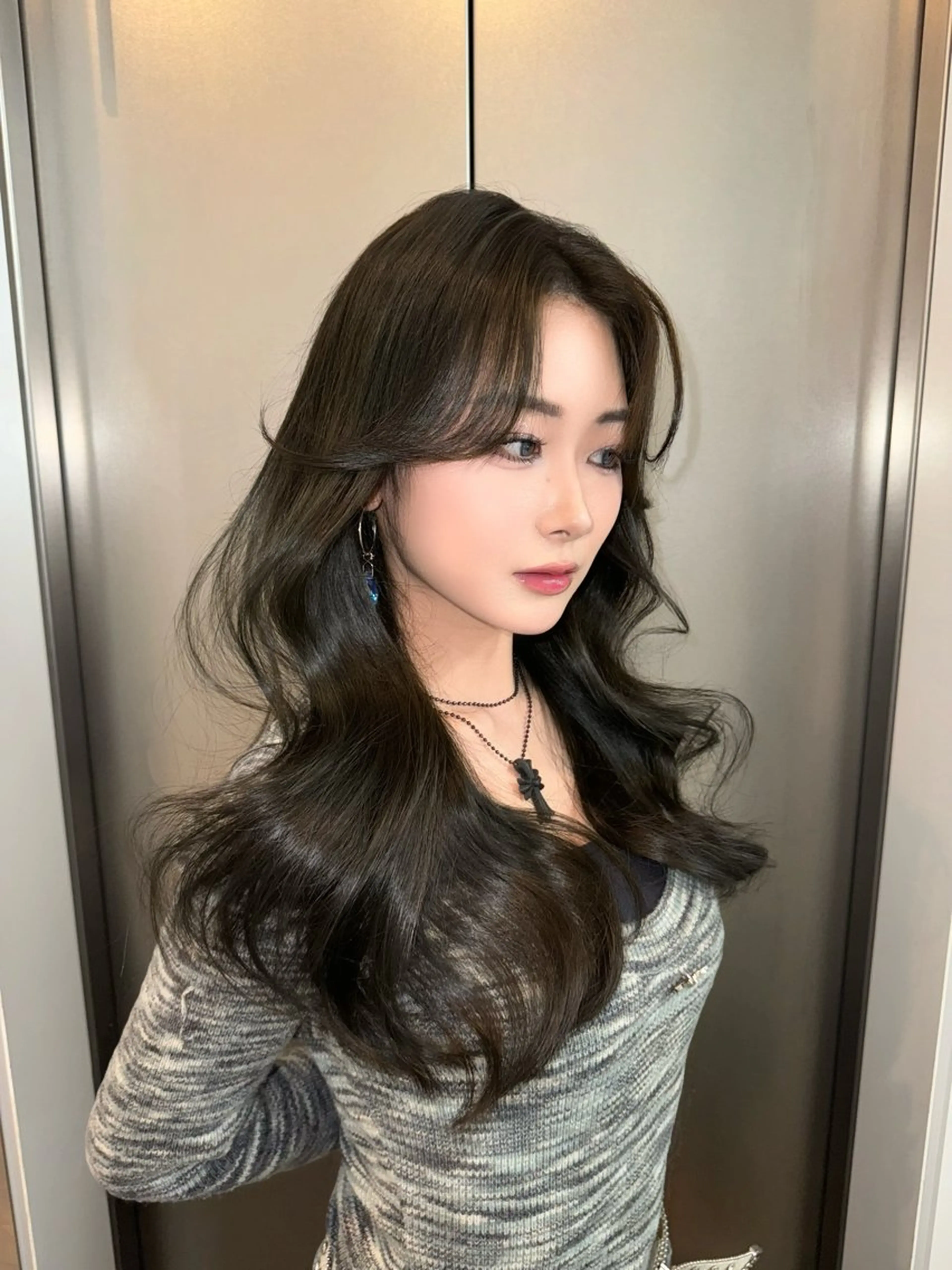 カラー 𝘚𝘦𝘫𝘶𝘯 レイヤー/水光カラーのヘアスタイル