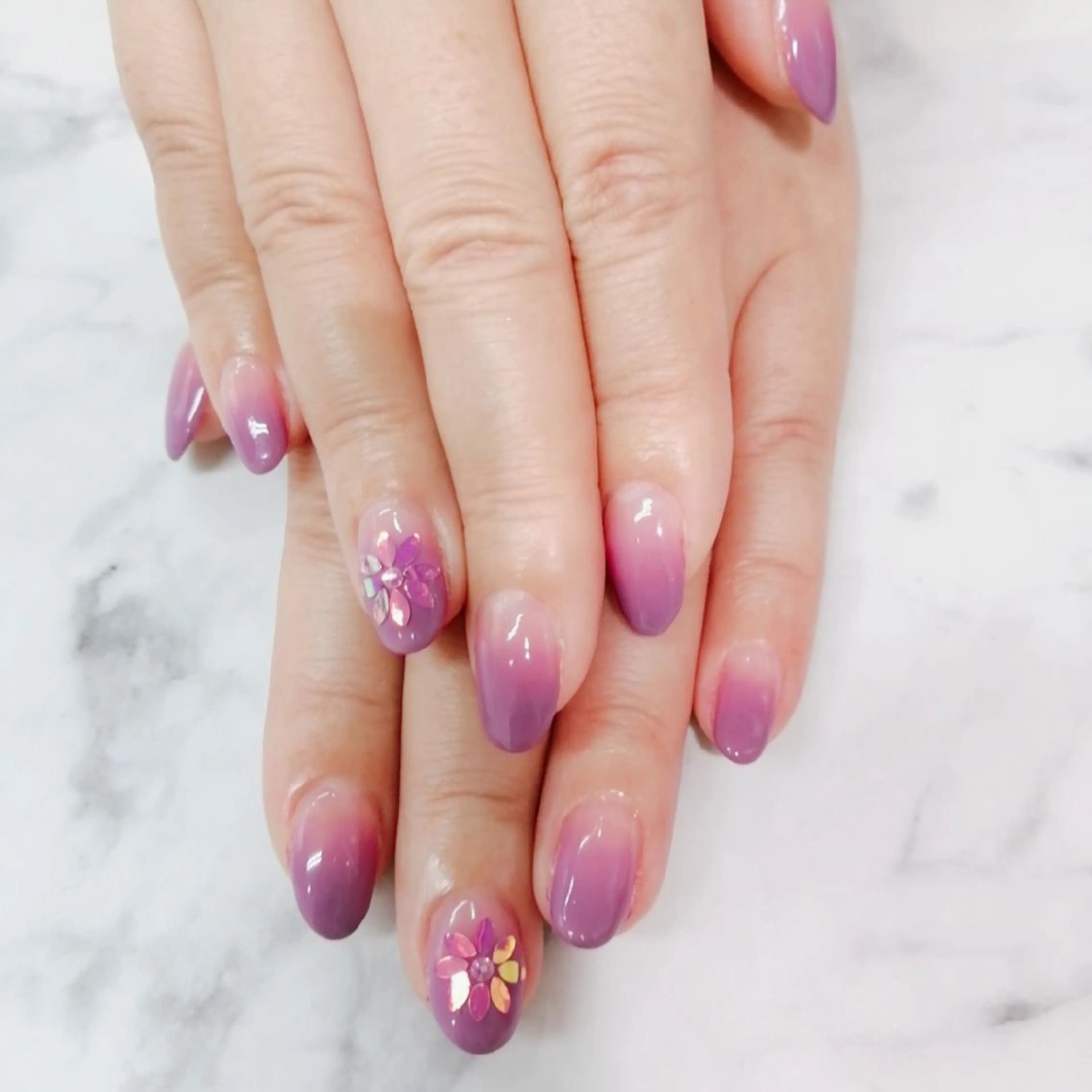 ネイル グラデーション シンプルネイル I.プライベートネイルサロン所属・I.プライベート ネイルサロンの眉毛・アイブロウイメージ