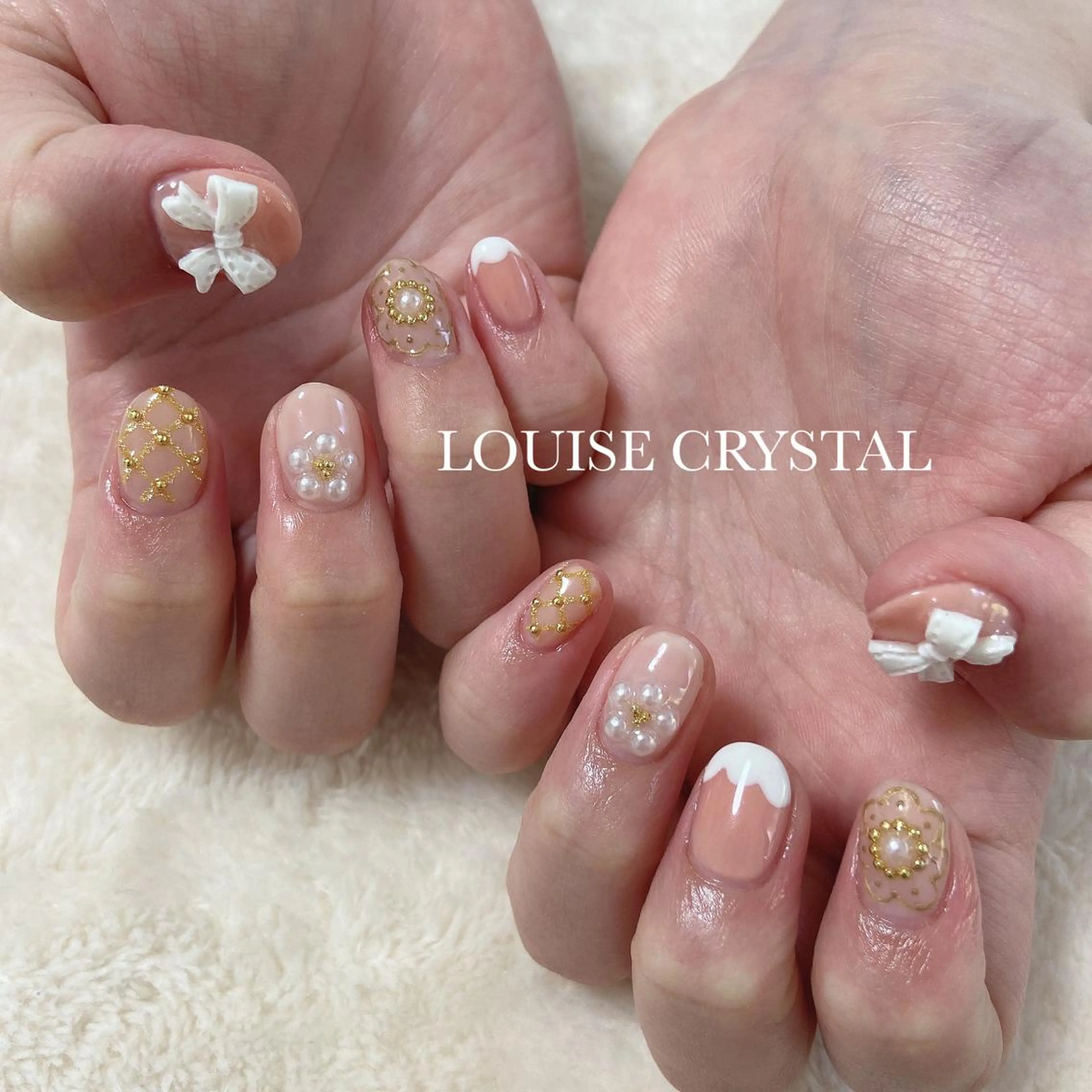 ネイル ハンドネイル LOUISE CRYSTALのネイルデザイン