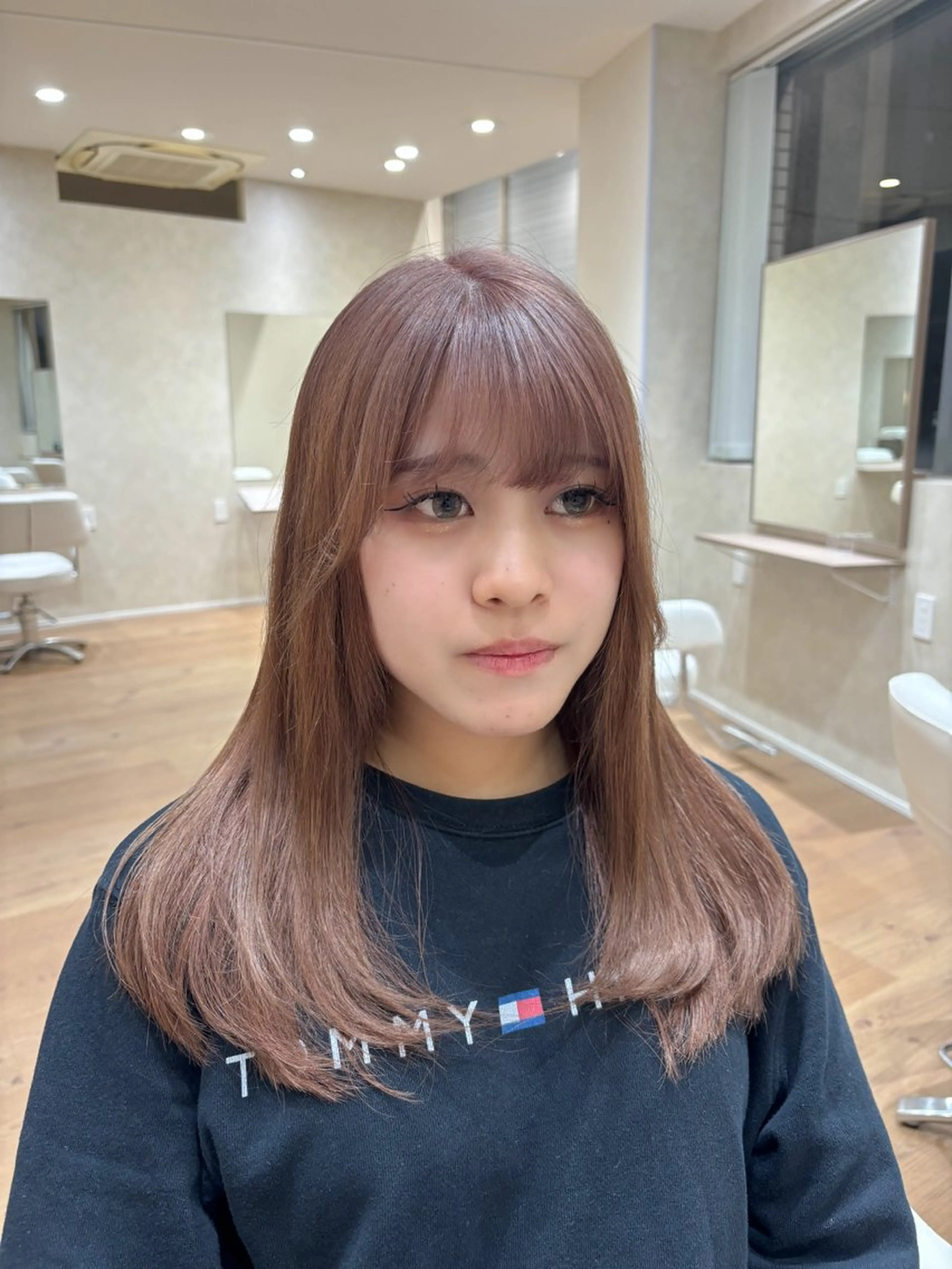 ロング ピンクブラウン 服部 真希のヘアスタイル