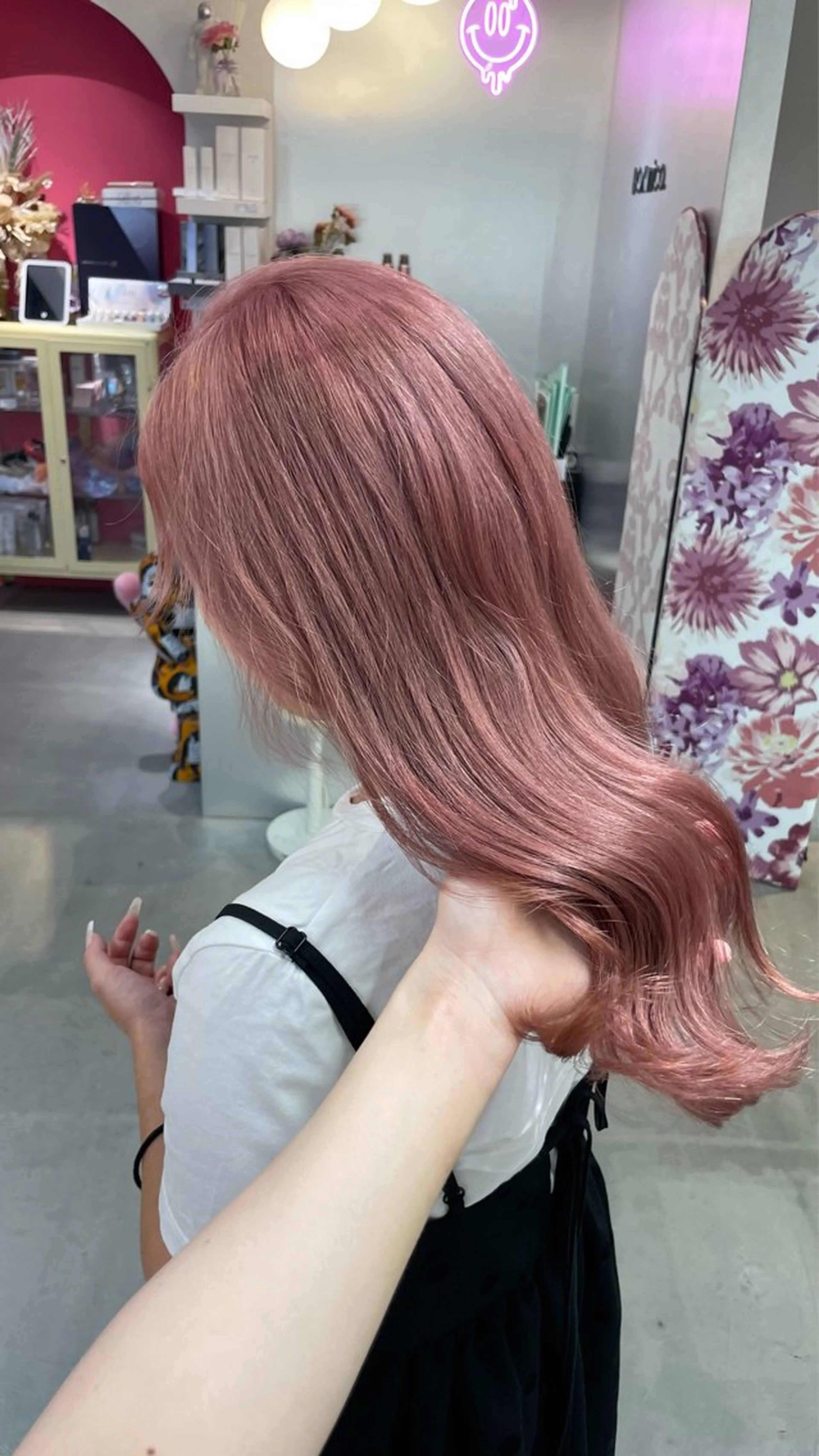 ロング カラー ピンクカラー ホワイトピンク 安井まゆ _Box mico.のヘアスタイル