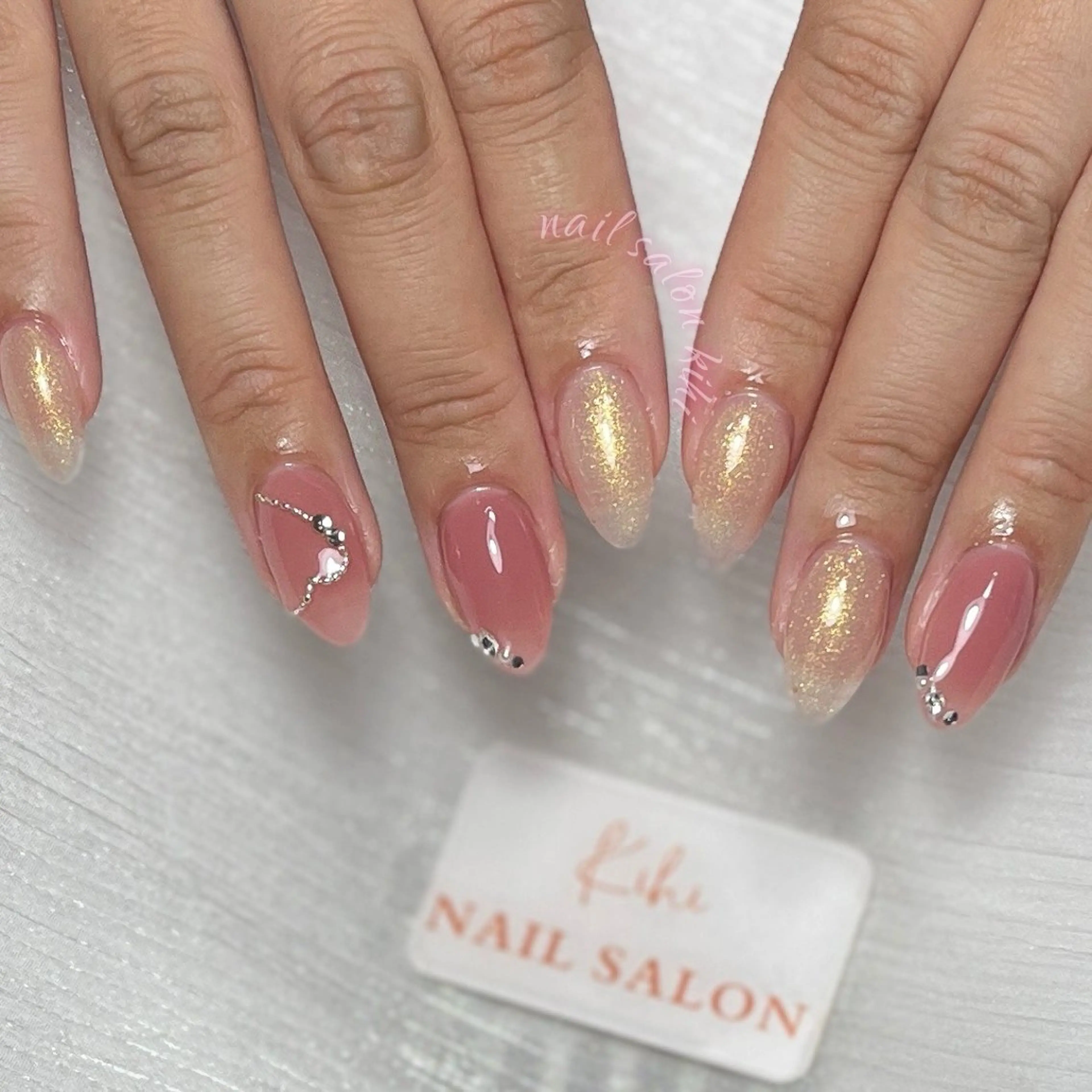 ネイル アートネイル フレンチネイル ジェルネイル グラデーション 韓国ネイル ハンドネイル 鈴木 ユリのネイルデザイン