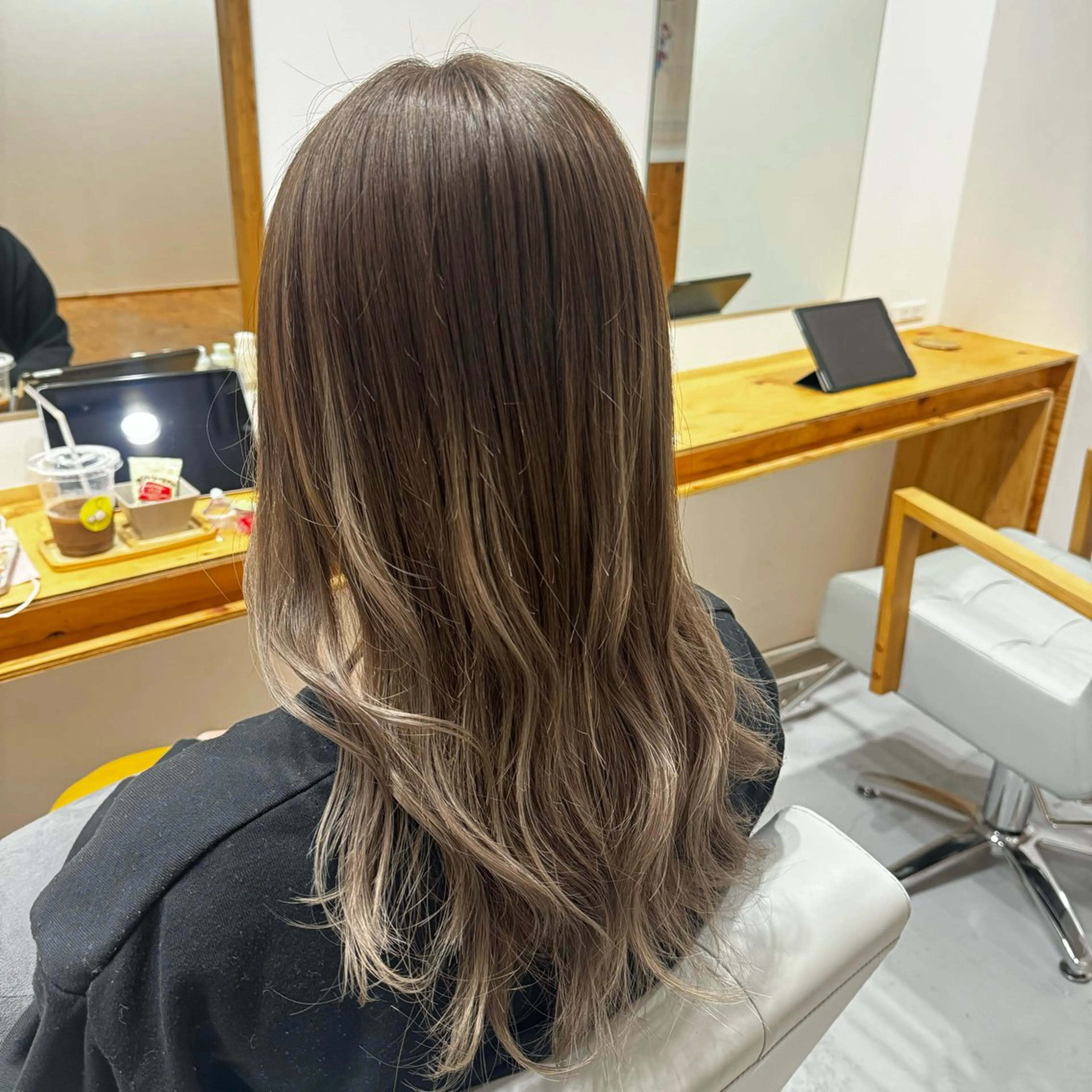 ロング カラー カット ヘアカラー c＆ ちはるのヘアスタイル