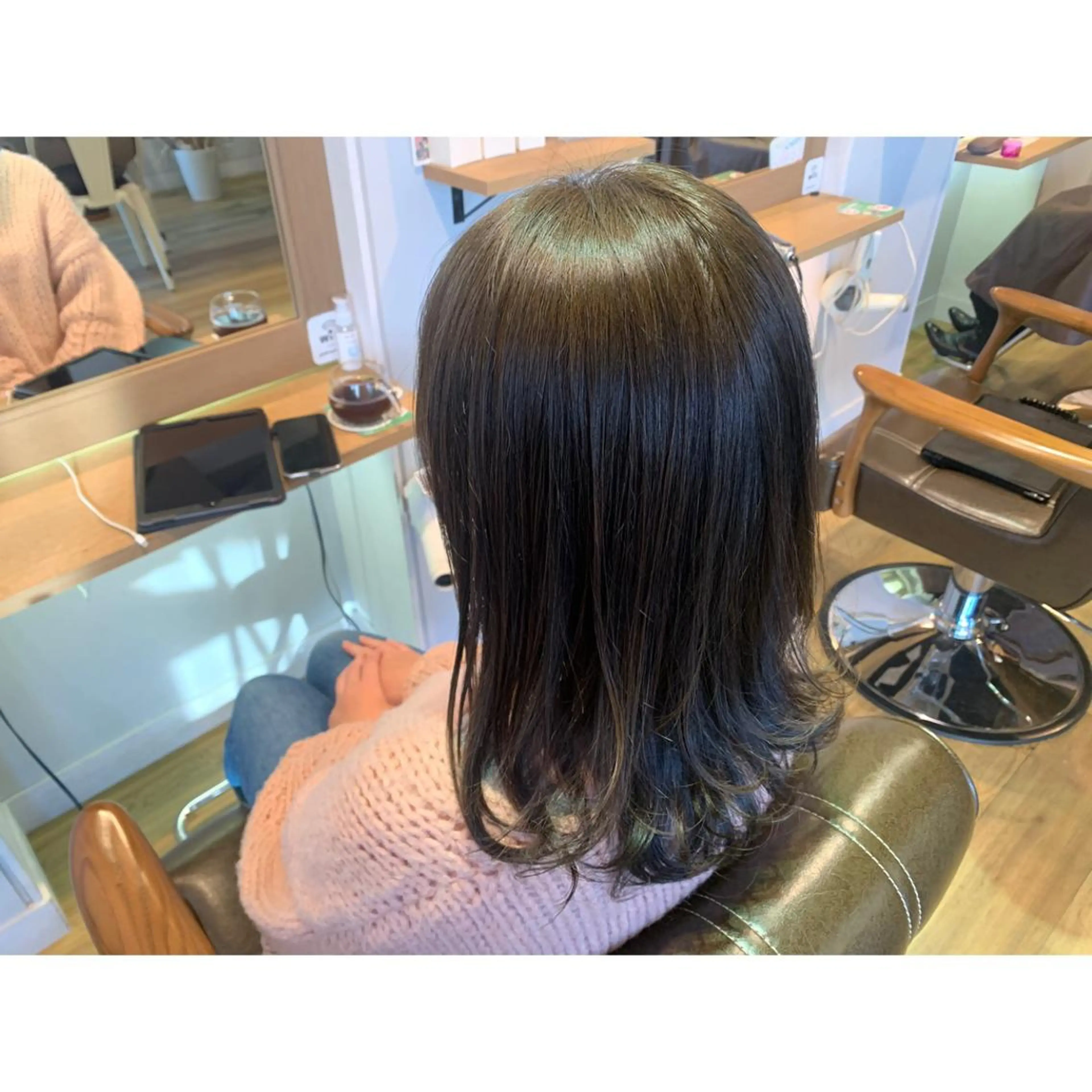 セミロング カラー アッシュ ベージュカラー ヘアカラー トリートメント ツキダテ ユイのヘアスタイル