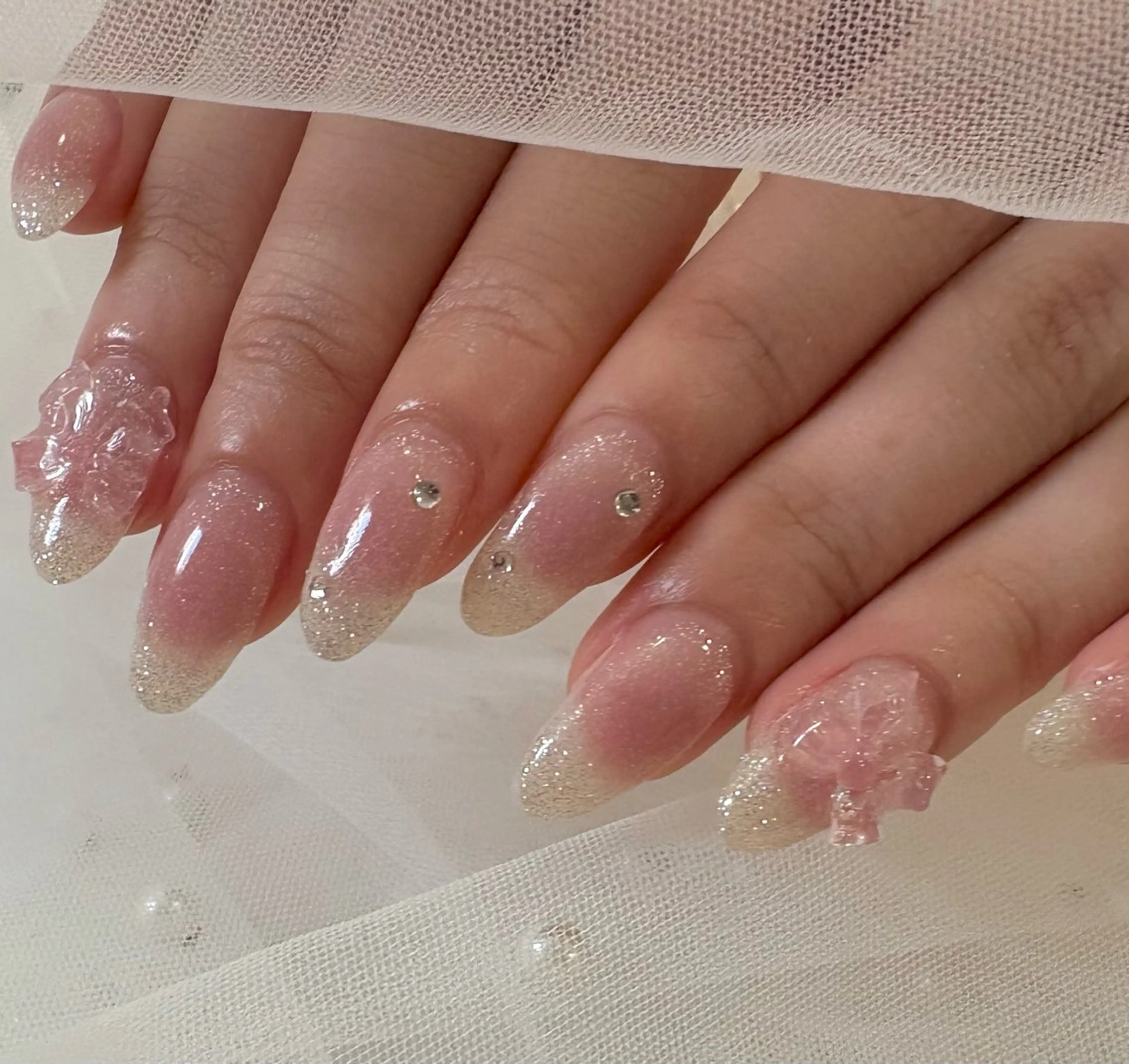 ミディアム ハンドネイル NAIL SALON FLOR所属・キラキラネイル/ 韓国ネイルMAKIのネイルデザイン