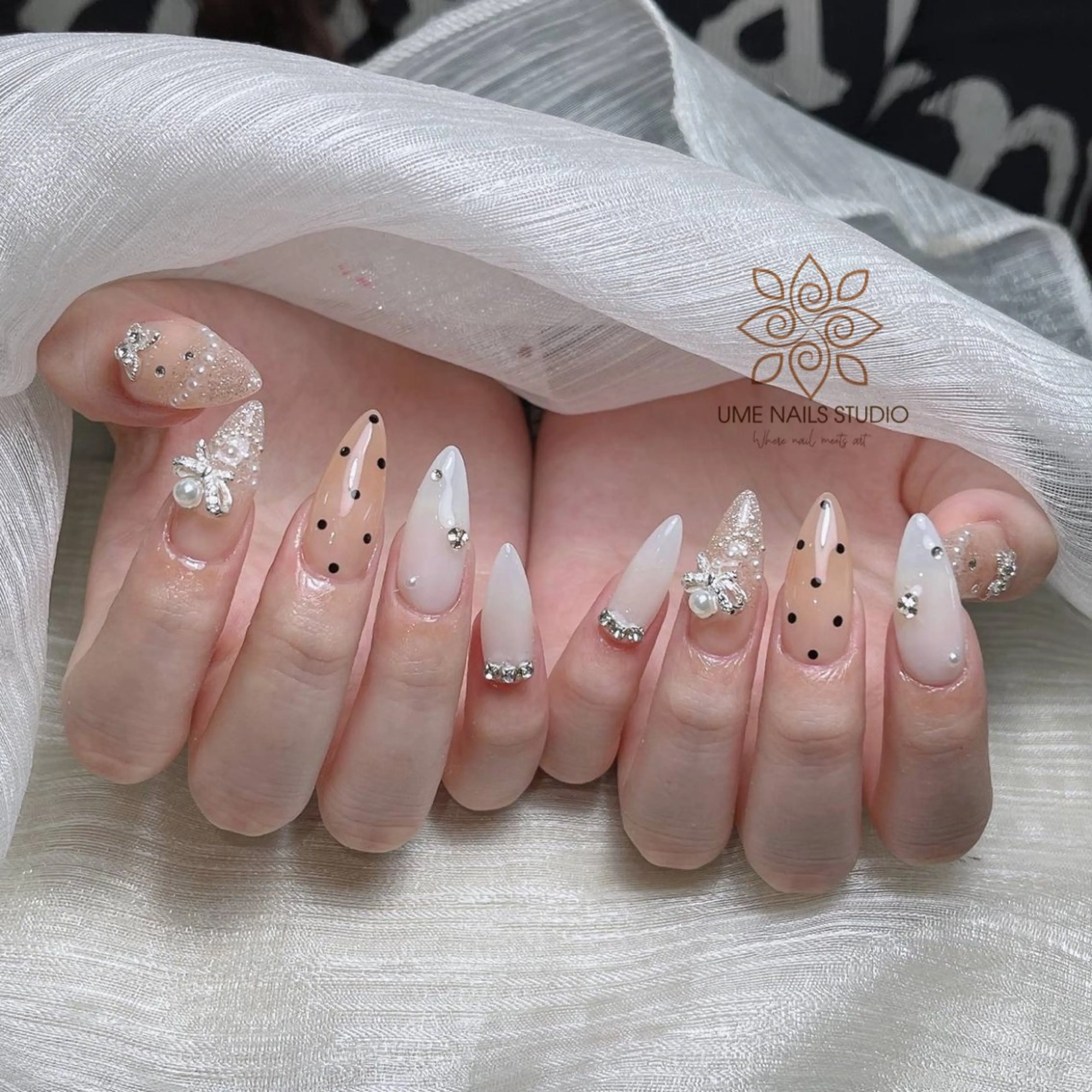 ネイル チークネイル クリアネイル ガーリー キラキラネイル 韓国ネイル ハンドネイル Ume Nail Studioのネイルデザイン