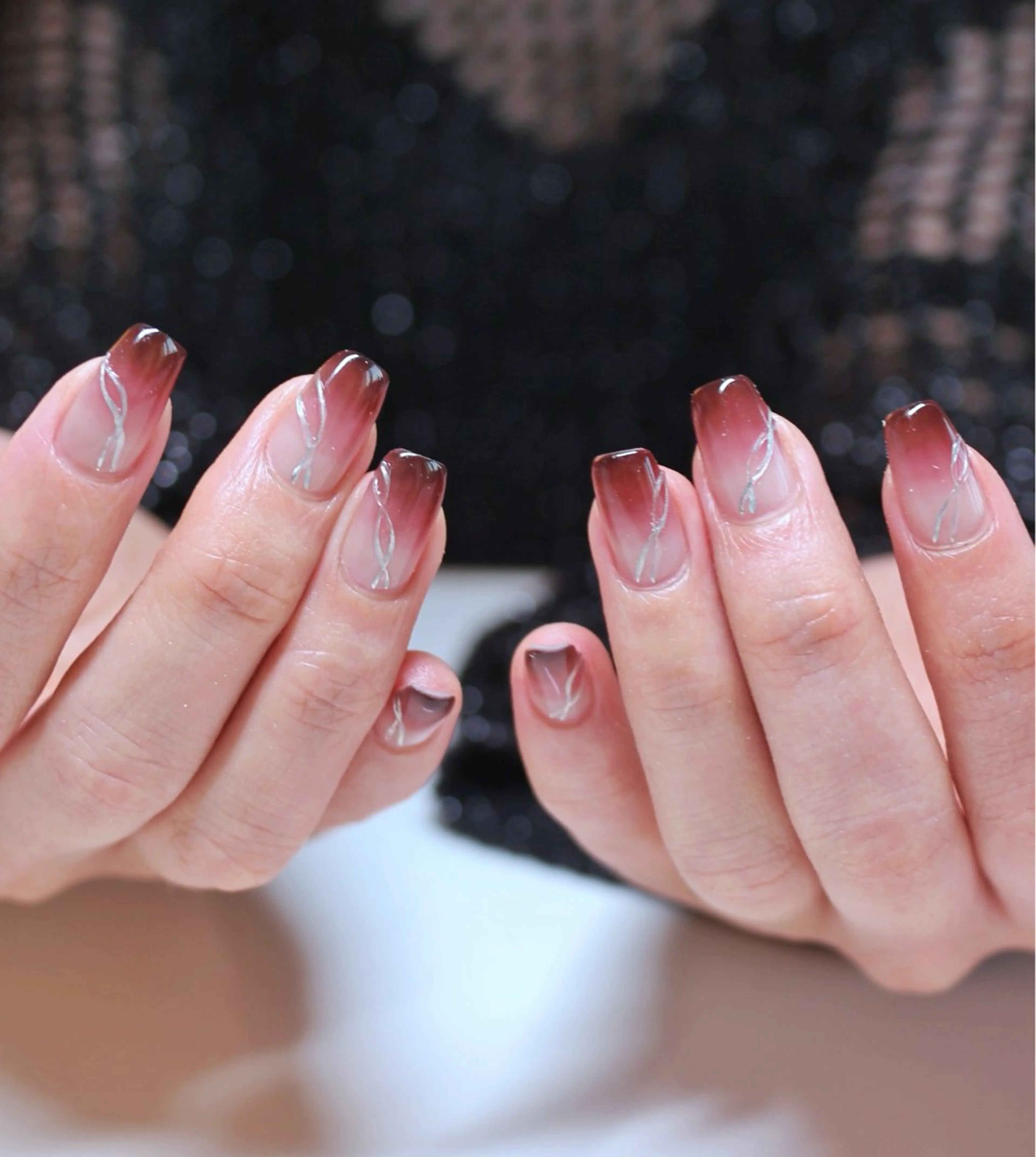 ネイル グラデーション 韓国ネイル 赤色 ワンホンネイル ハンドネイル Baku Nailsのネイルデザイン