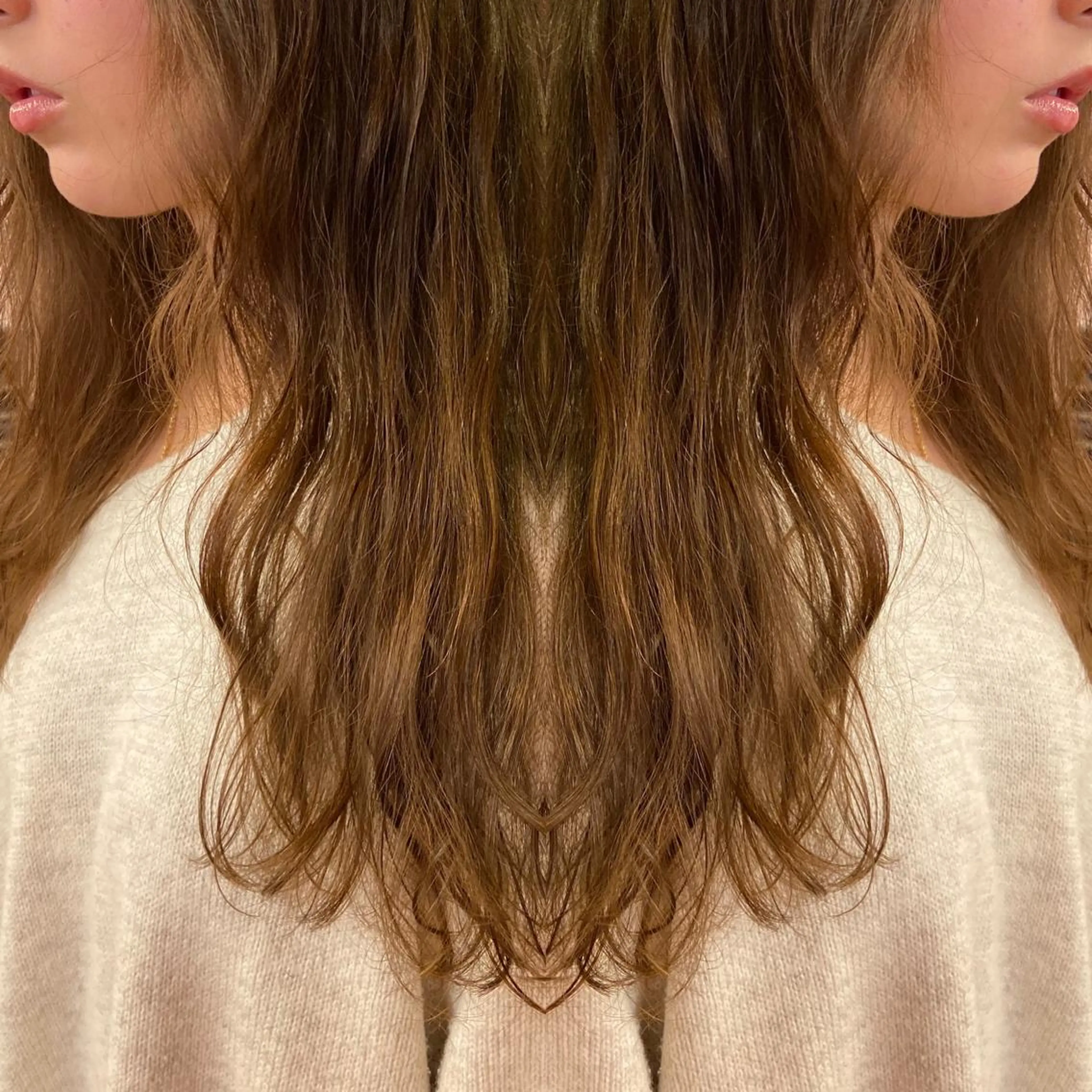 ロング カラー ベージュカラー ツバサ 髪質改善のヘアスタイル