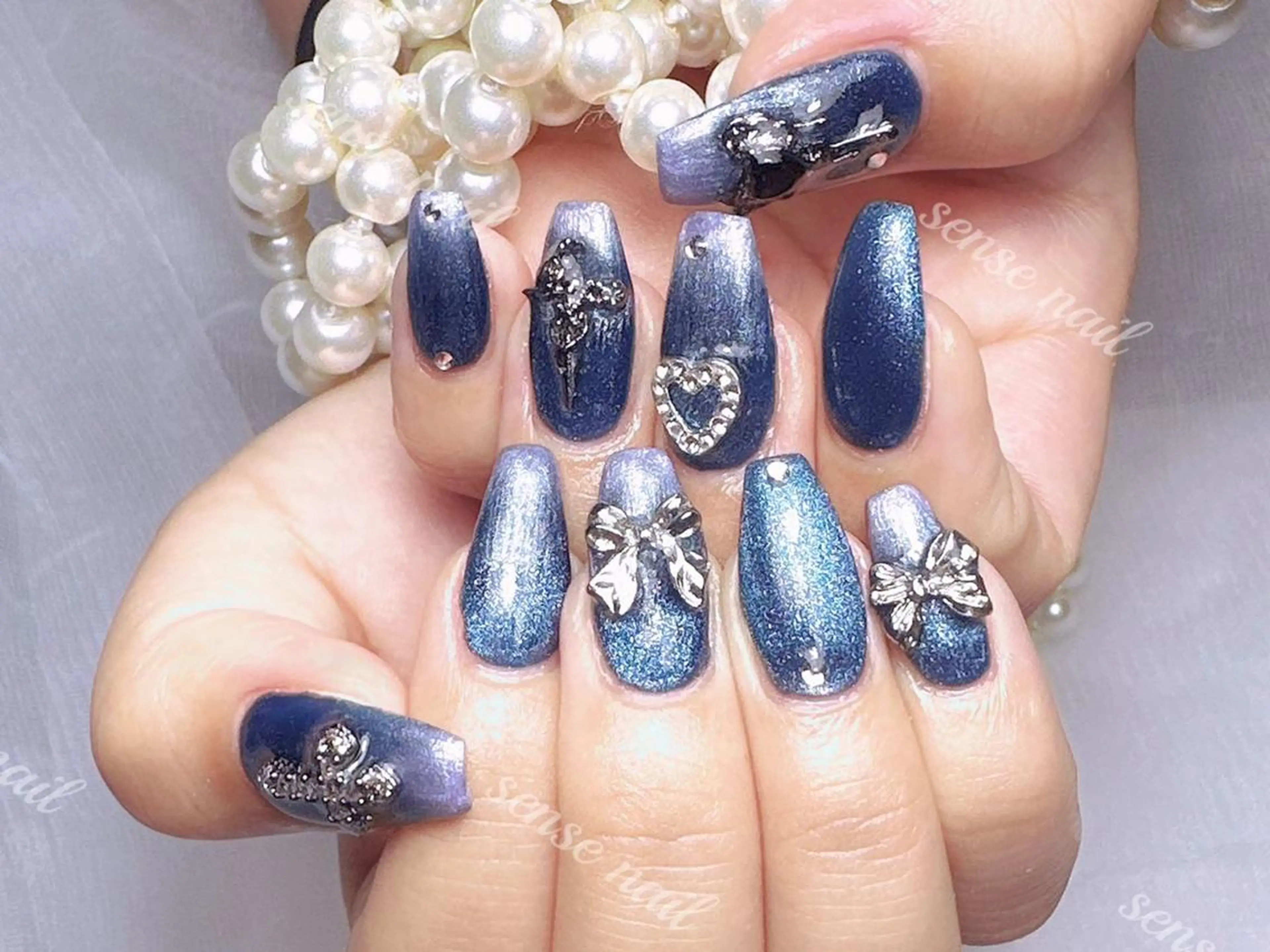 ネイル Queening 🦋のネイルデザイン