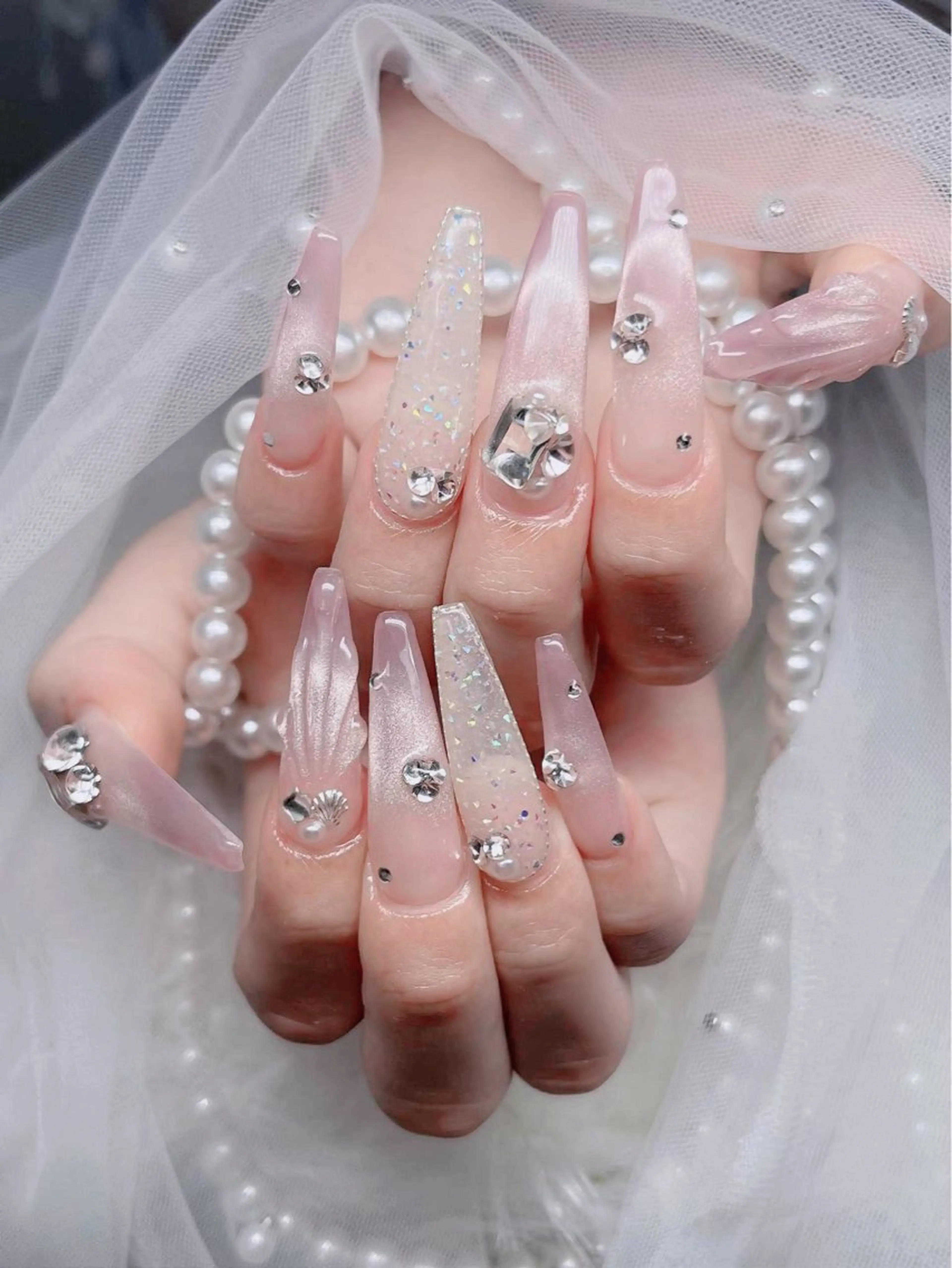 ネイル フレンチネイル ジェルネイル ガラスフレンチ ハロウィン ハート H.baby nail所属・H.baby Nail Salonのネイルデザイン
