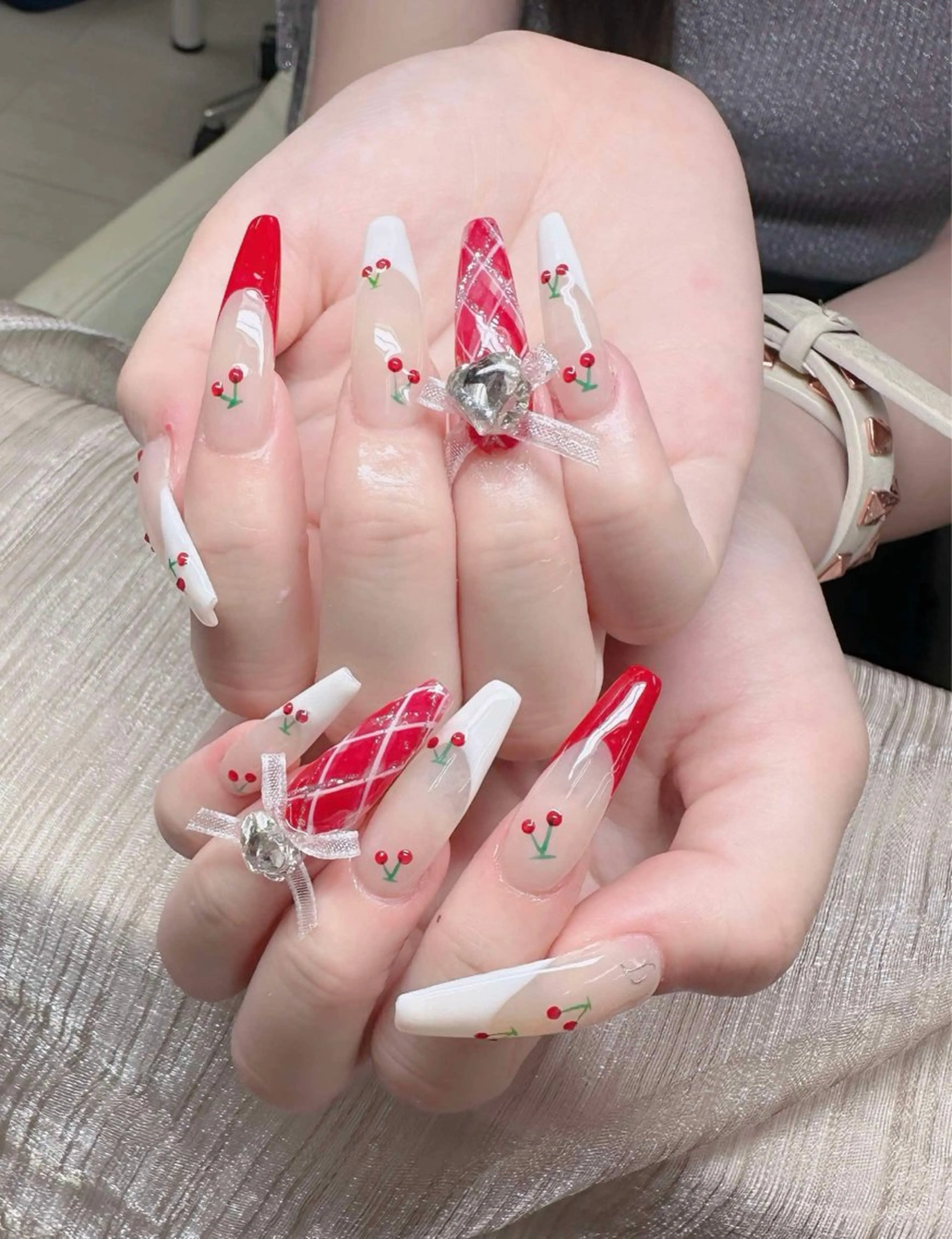 ネイル オーロラネイル チークネイル フットネイル フレンチネイル ハロウィン ハンドネイル Lumi Nail 新大久保3‘のネイルデザイン