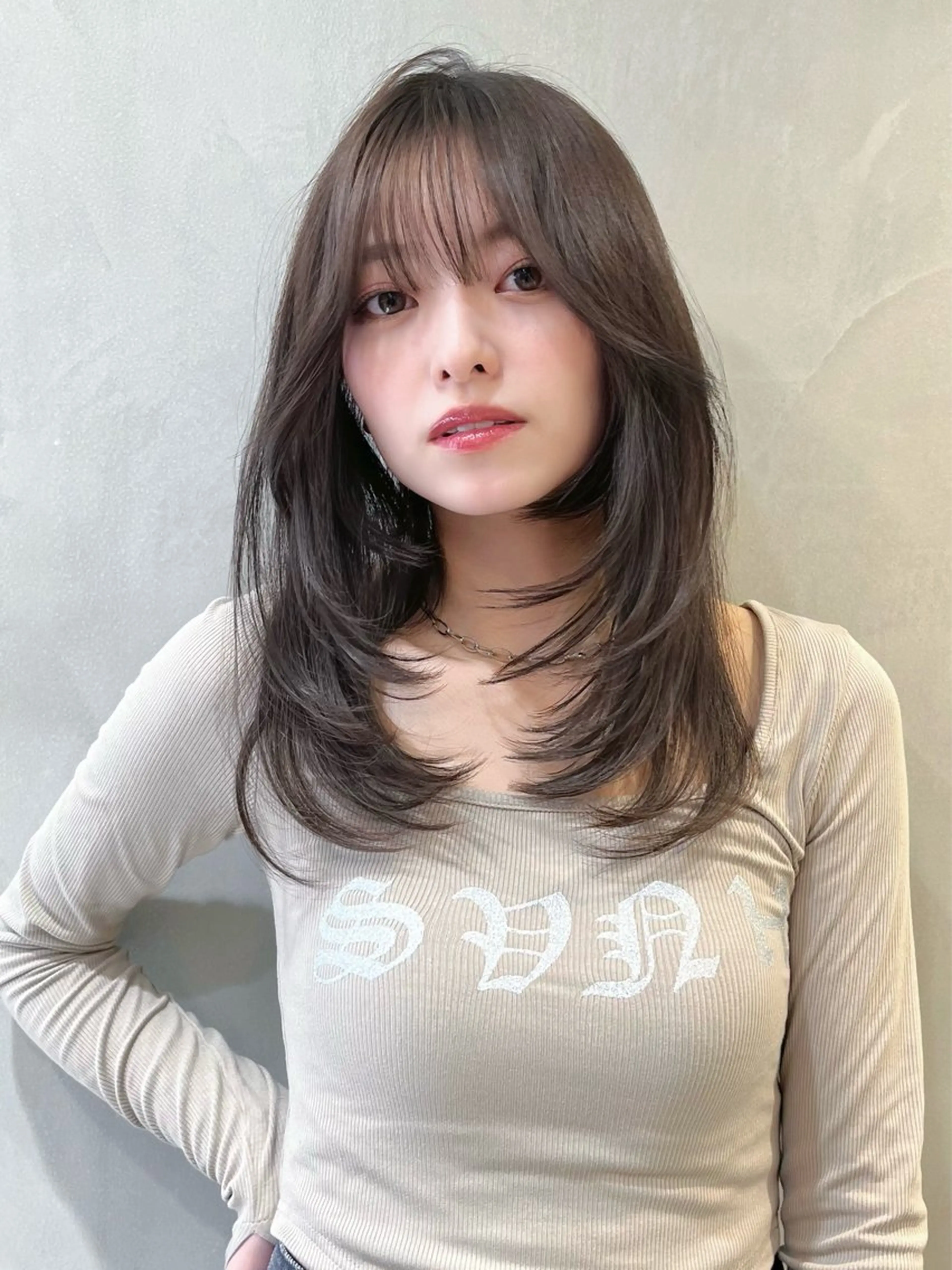 セミロング カラー 透明感カラー グレージュ 韓国風ヘア レイヤーカット カット ヘアカラー 大人韓国ヘア🇰🇷 蒲生優のヘアスタイル