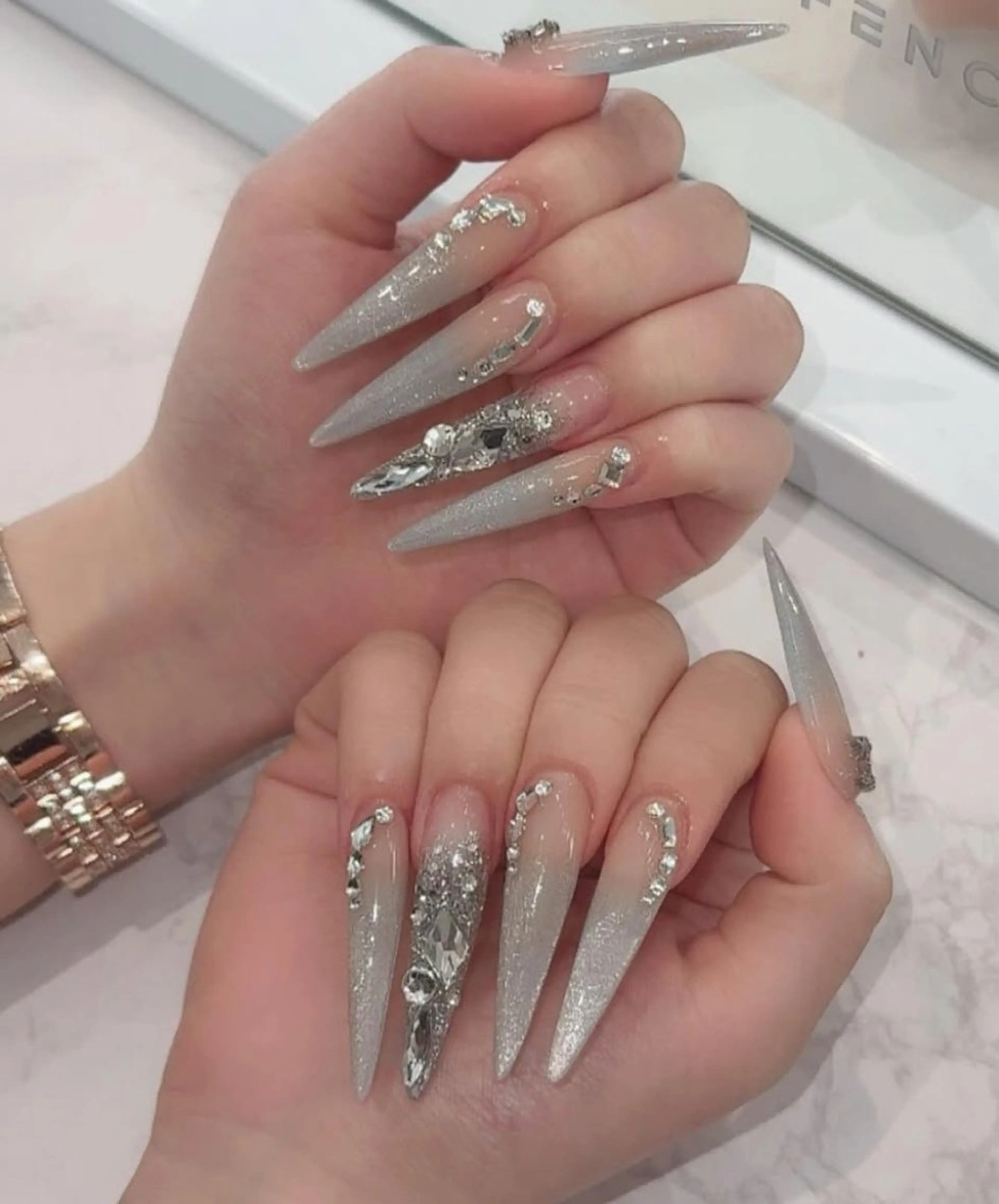 ネイル アートネイル フラワーネイル フレンチネイル ジェルネイル グラデーション ハンドネイル Ryunail所属・ryunail shinokuboのネイルデザイン