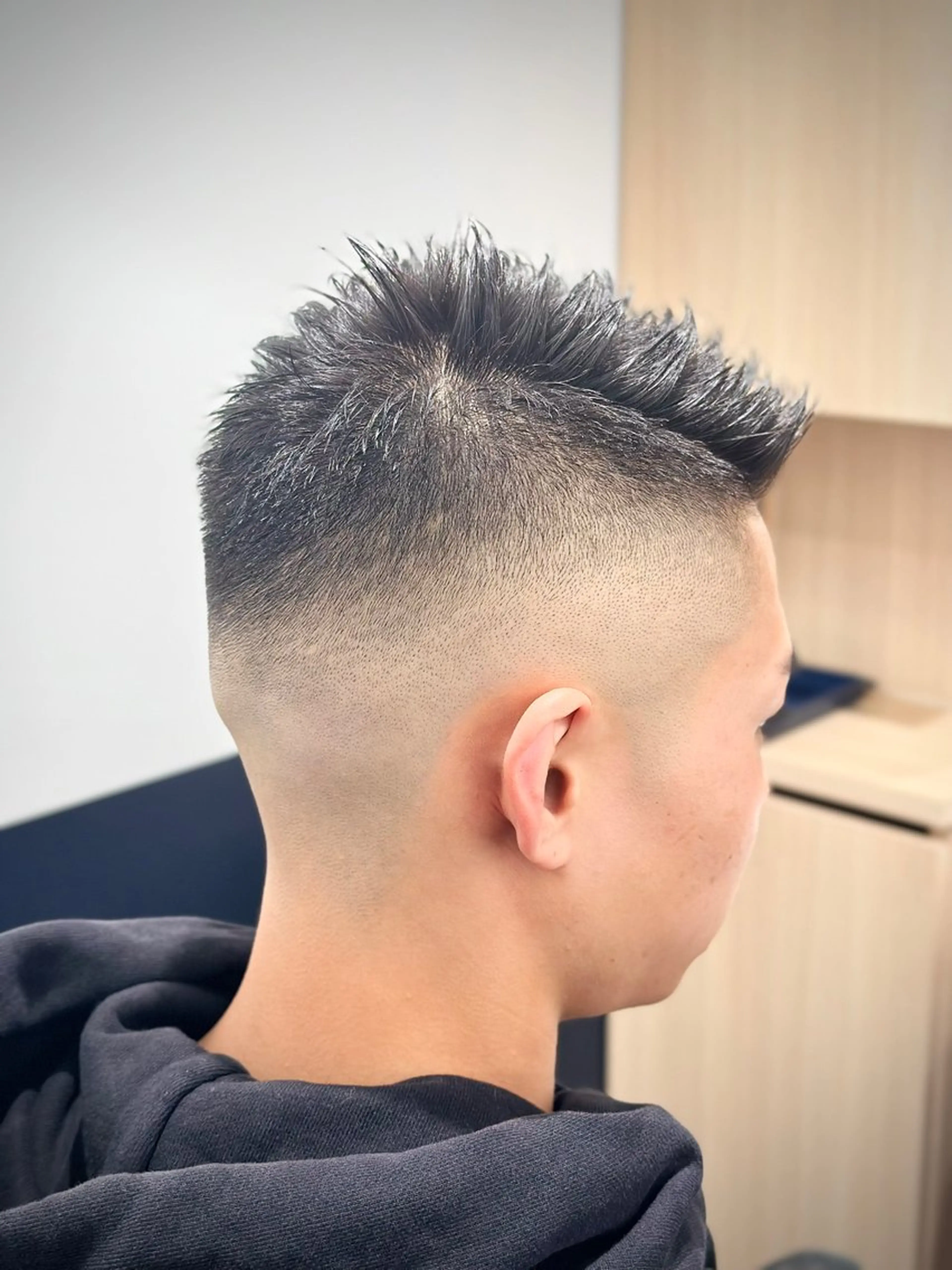 ショート メンズ フェードカット 眉カット 当日OK！メンズ 知念　新菜のヘアスタイル