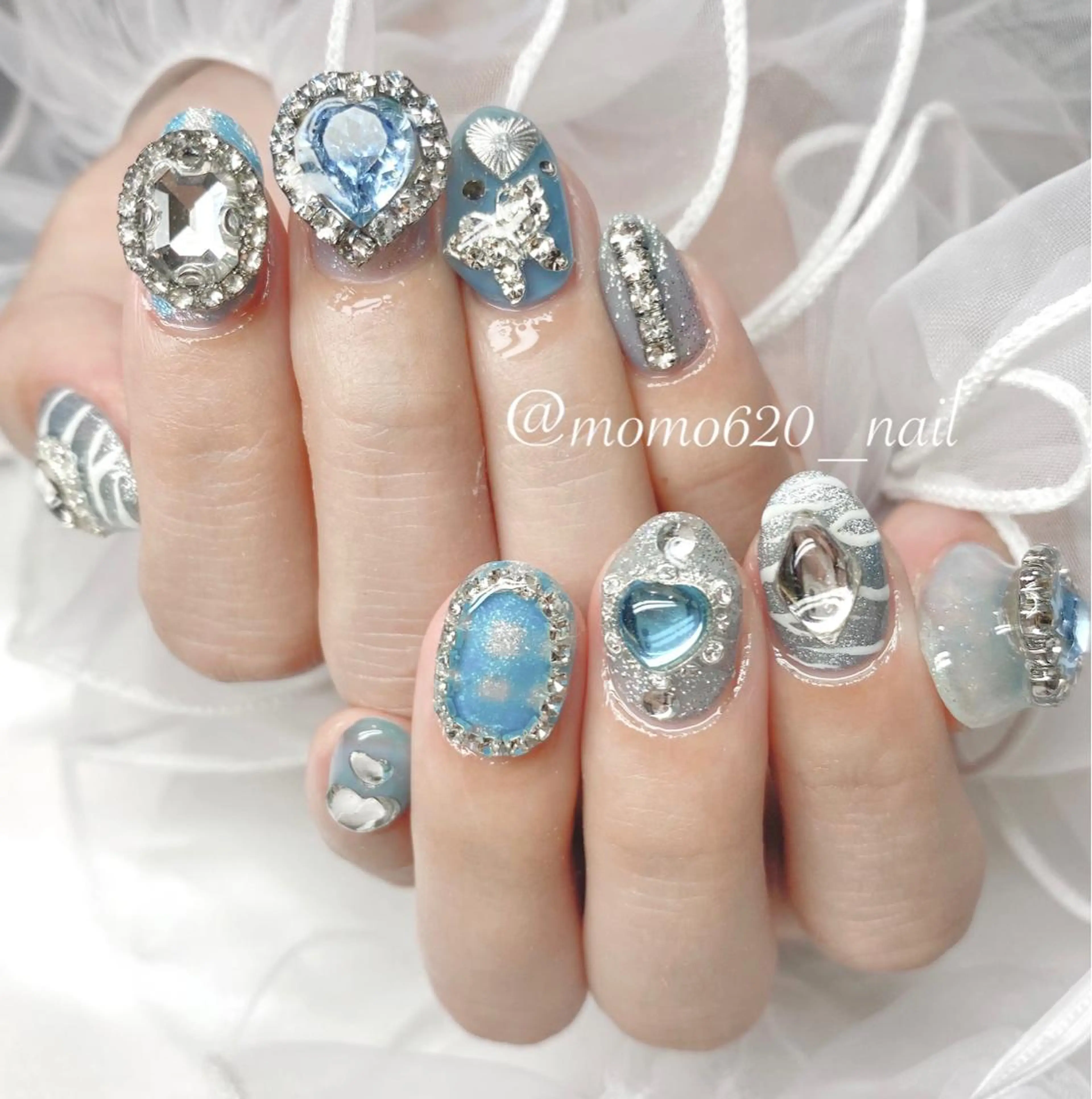 ネイル ブルー キラキラネイル nailsalon moca 堀江店所属・moca堀江店 momokaのネイルデザイン